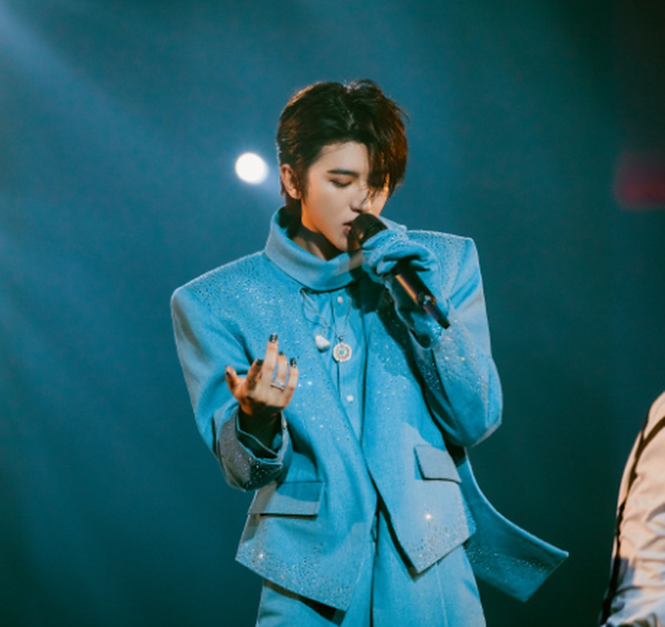 蔡徐坤演唱会广州站延期# 蔡徐坤广州演唱会主办方发布通知,宣布广州