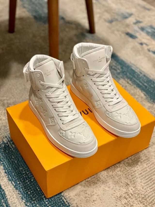 lv"黑武士"鞋面采用进口原版拼接牛皮