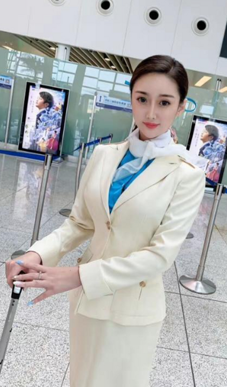 厦门航空空姐 逆境是磨练人的最高学府 只有通过努力才能获得更大的