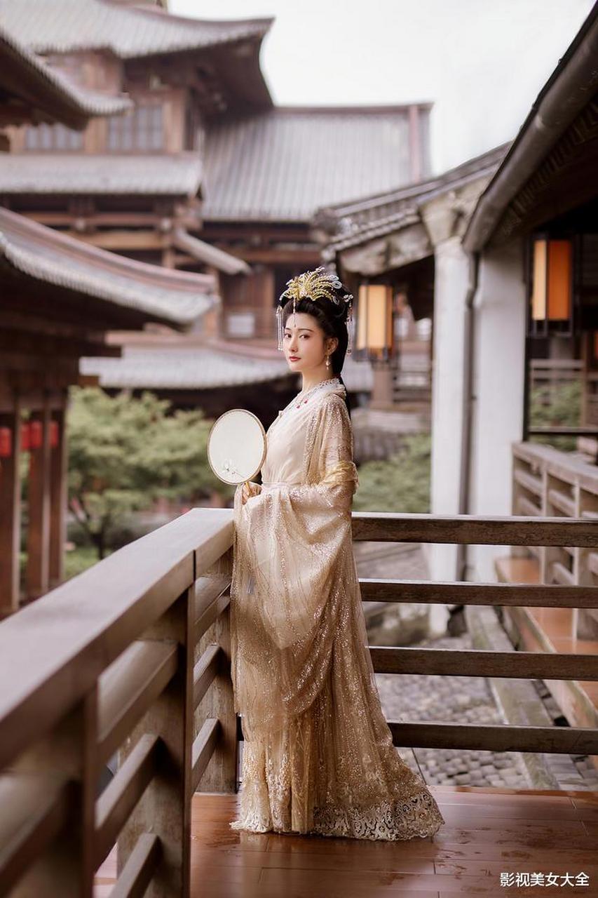 古代王妃,十八线跑龙套女明星,今年26岁还单身,高颜值气质型美女