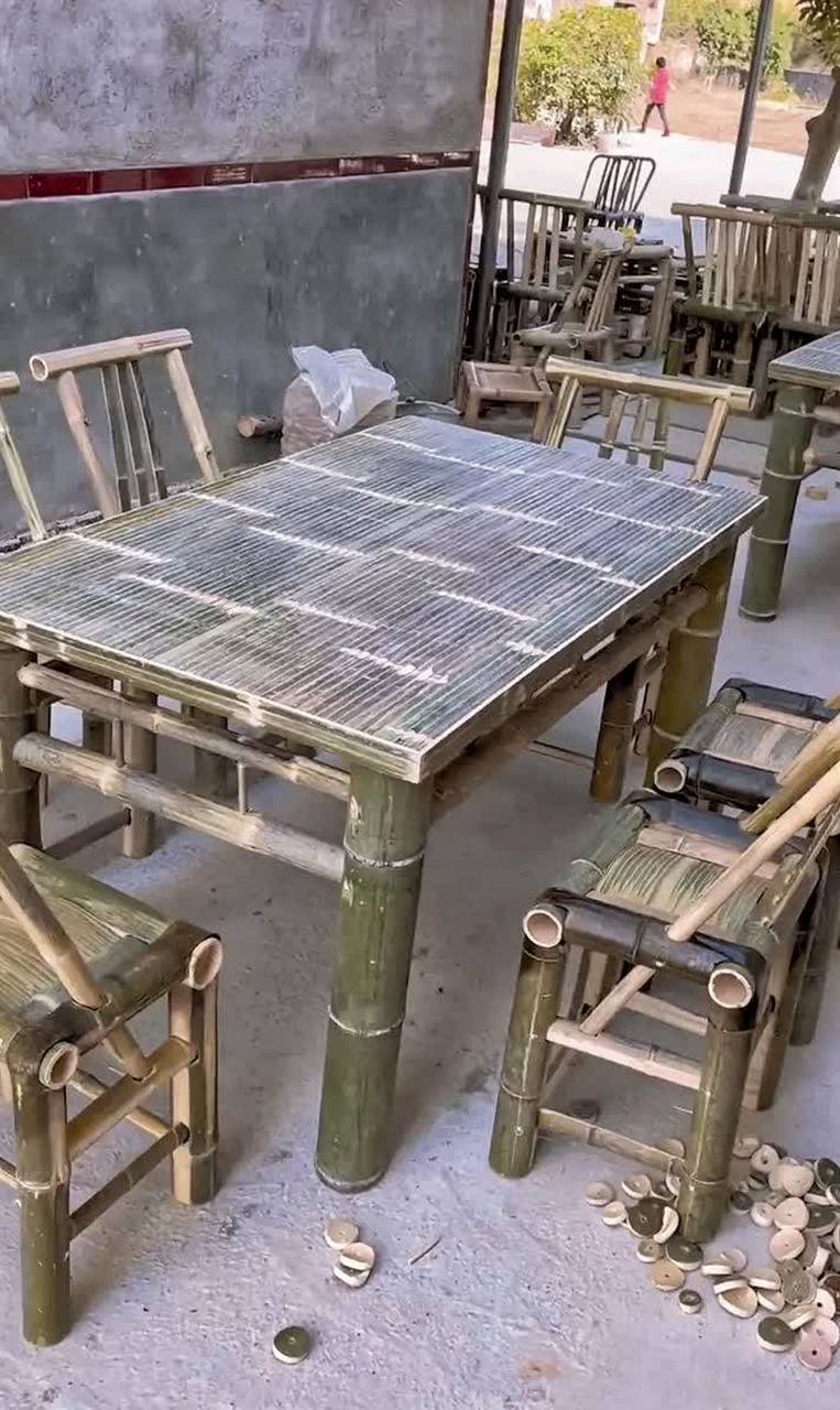 你觉得爷爷做的一套竹桌多少钱比较合适?[没眼看]