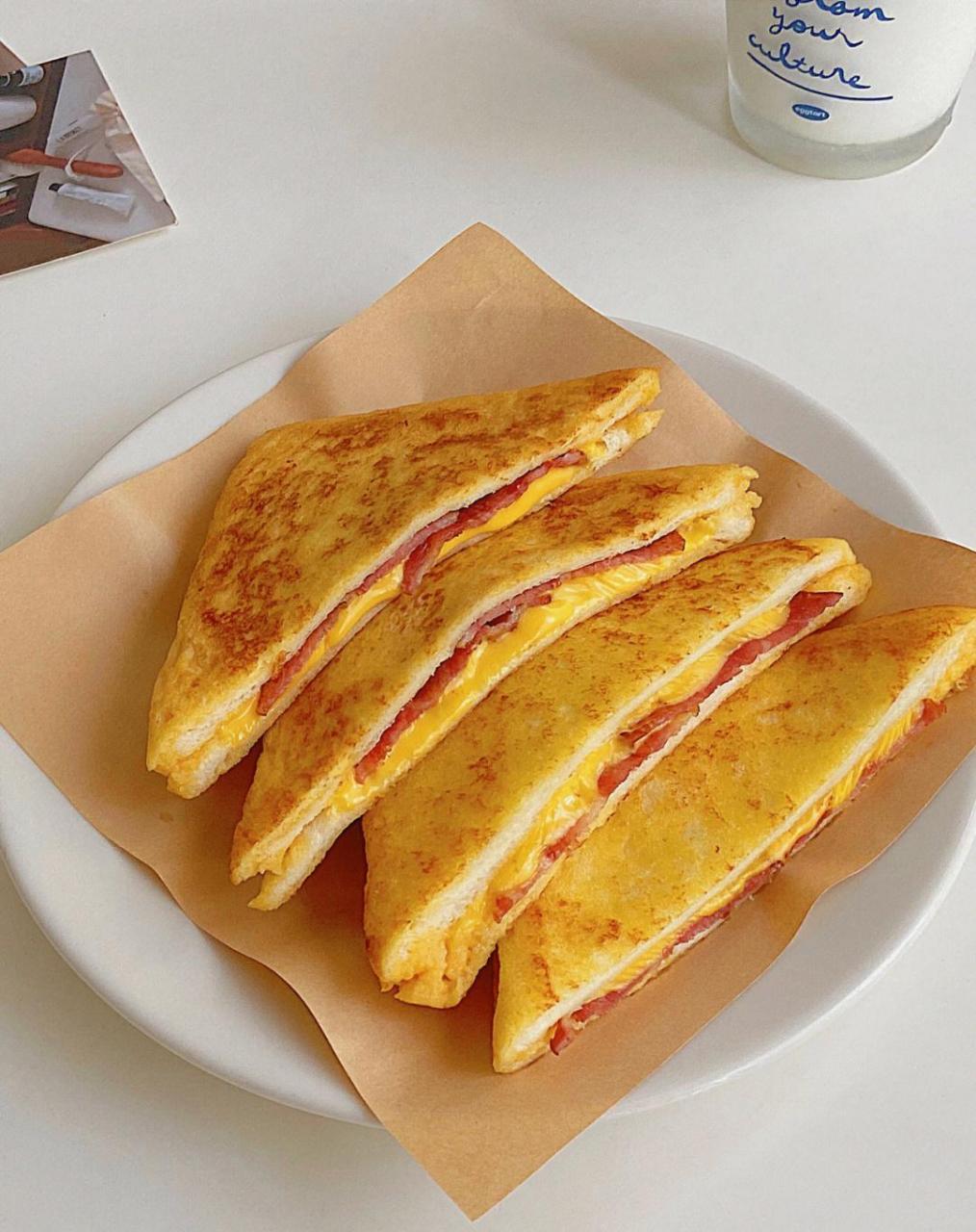 快手早餐爆浆芝士培根三明治|香迷糊了十分钟可以搞定的美味早餐爆浆