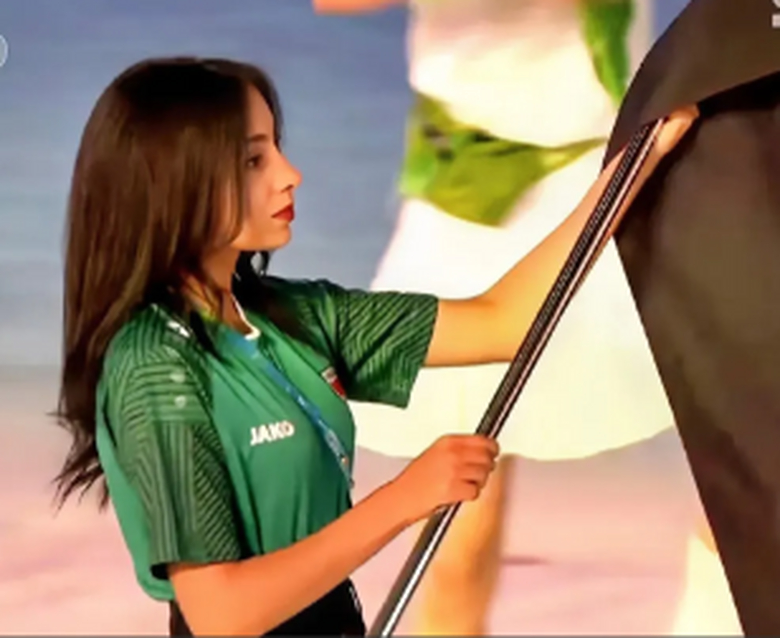 据说找小姐姐是一个跳高运动员  #成都大运会# #伊拉克女旗手绝美