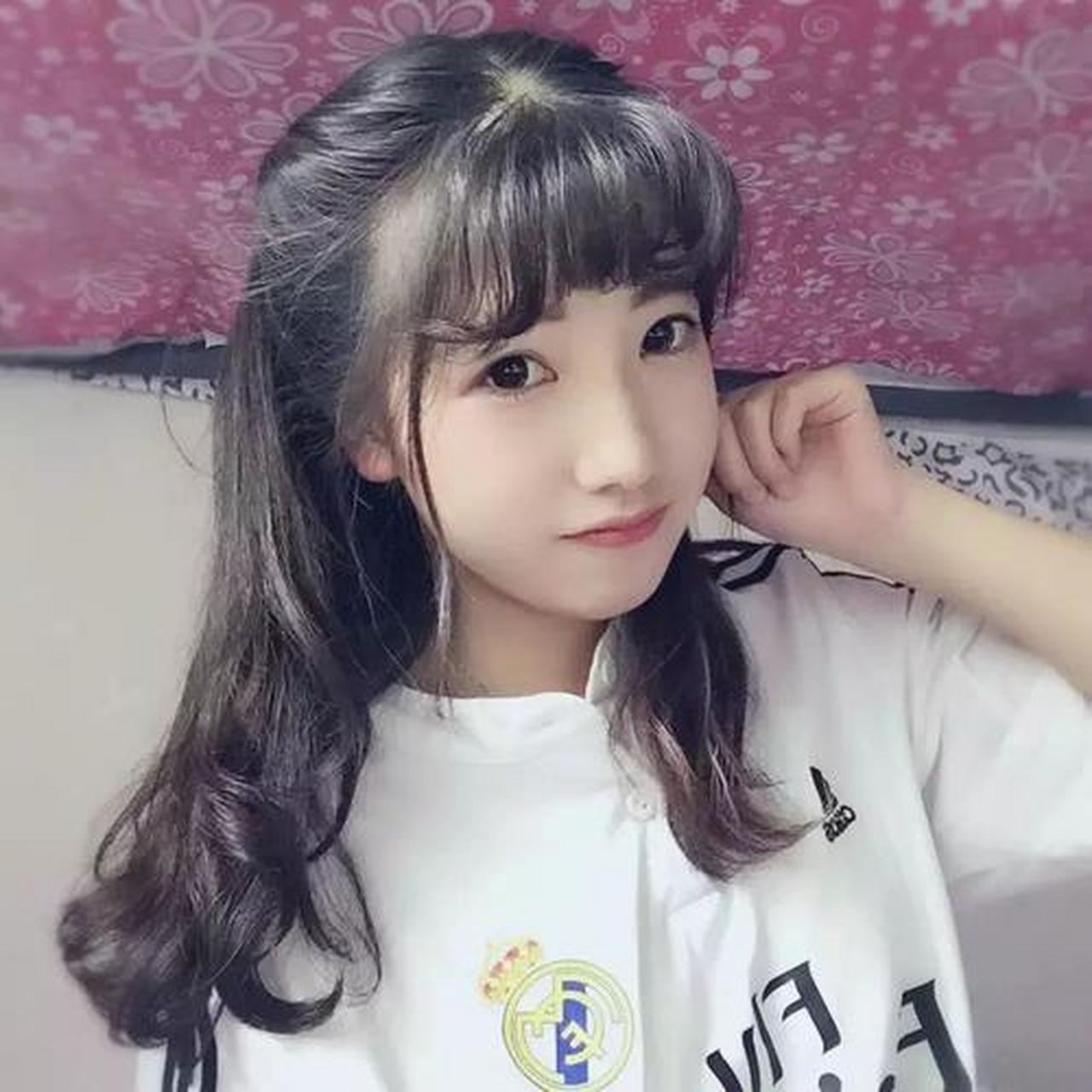 皇马女球迷是不是豪门里最多的,个个都这么漂亮.