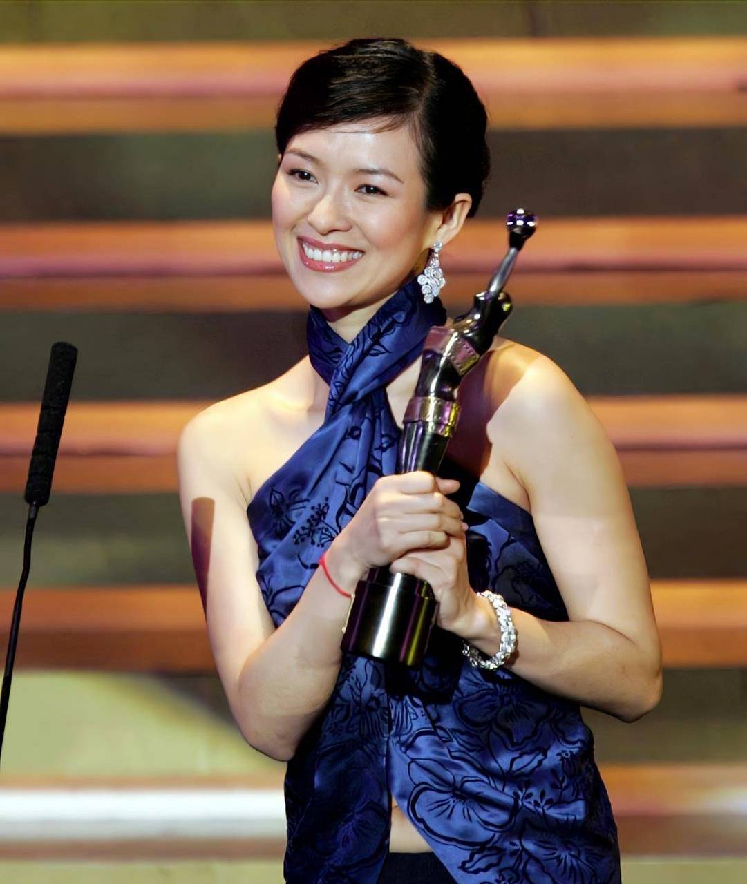 章子怡唯一华语电影五大奖大满贯影后,周冬雨还缺一个华表影后,她手里