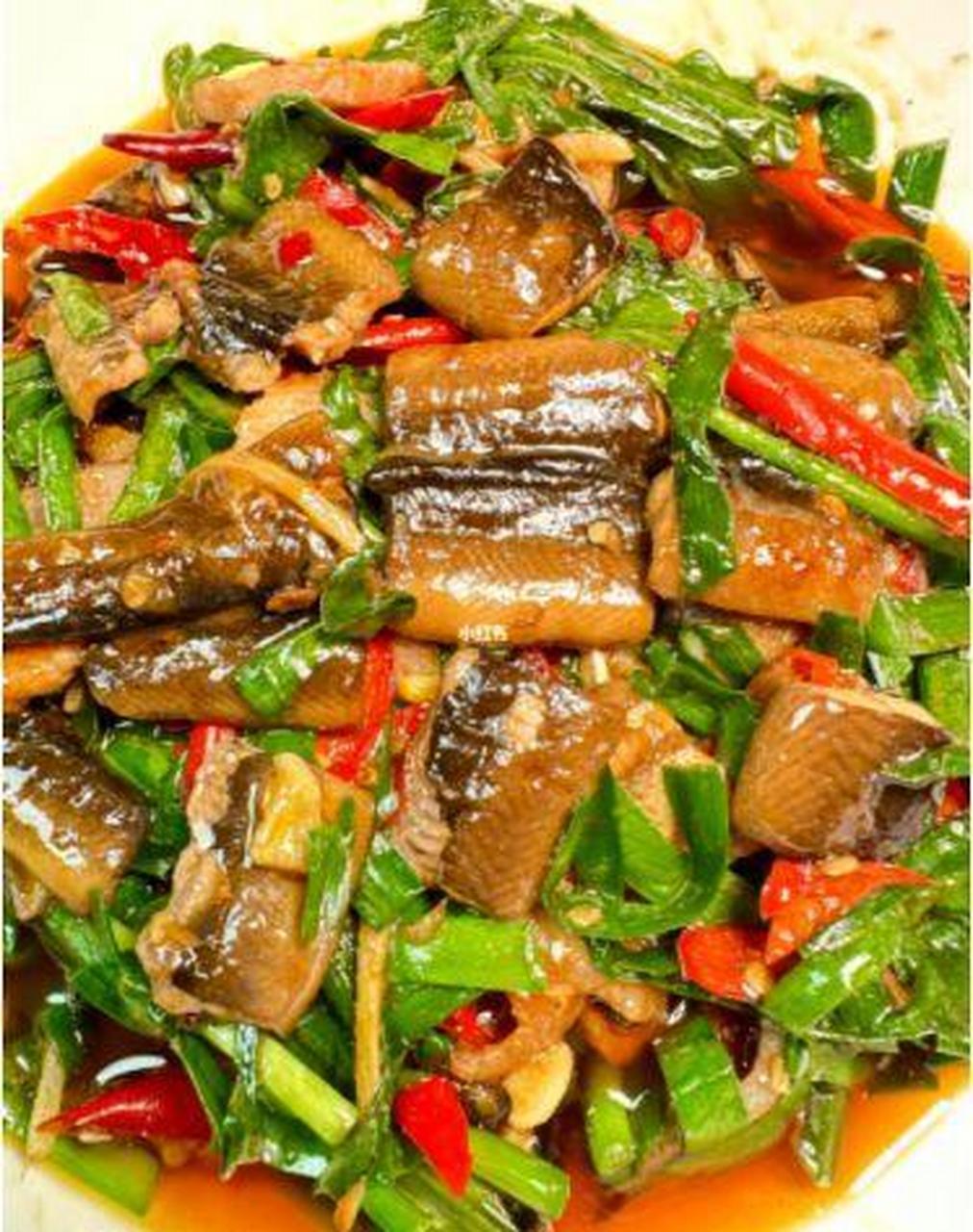 美味好吃 简直太安利鳝鱼这样做了,简直无敌了,好吃到爆… 食材:黄鳝