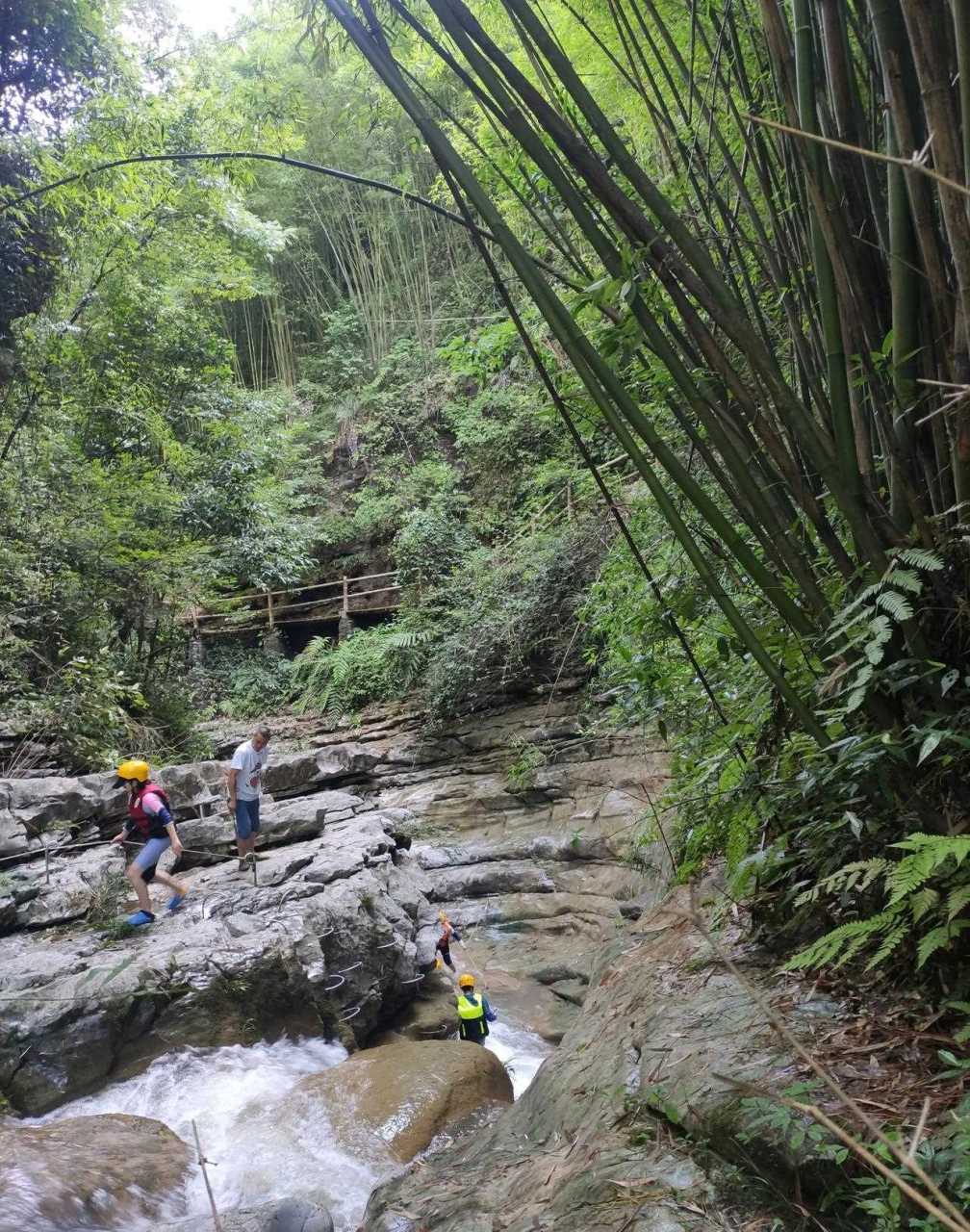 日戏水推荐:金刀峡溯溪.