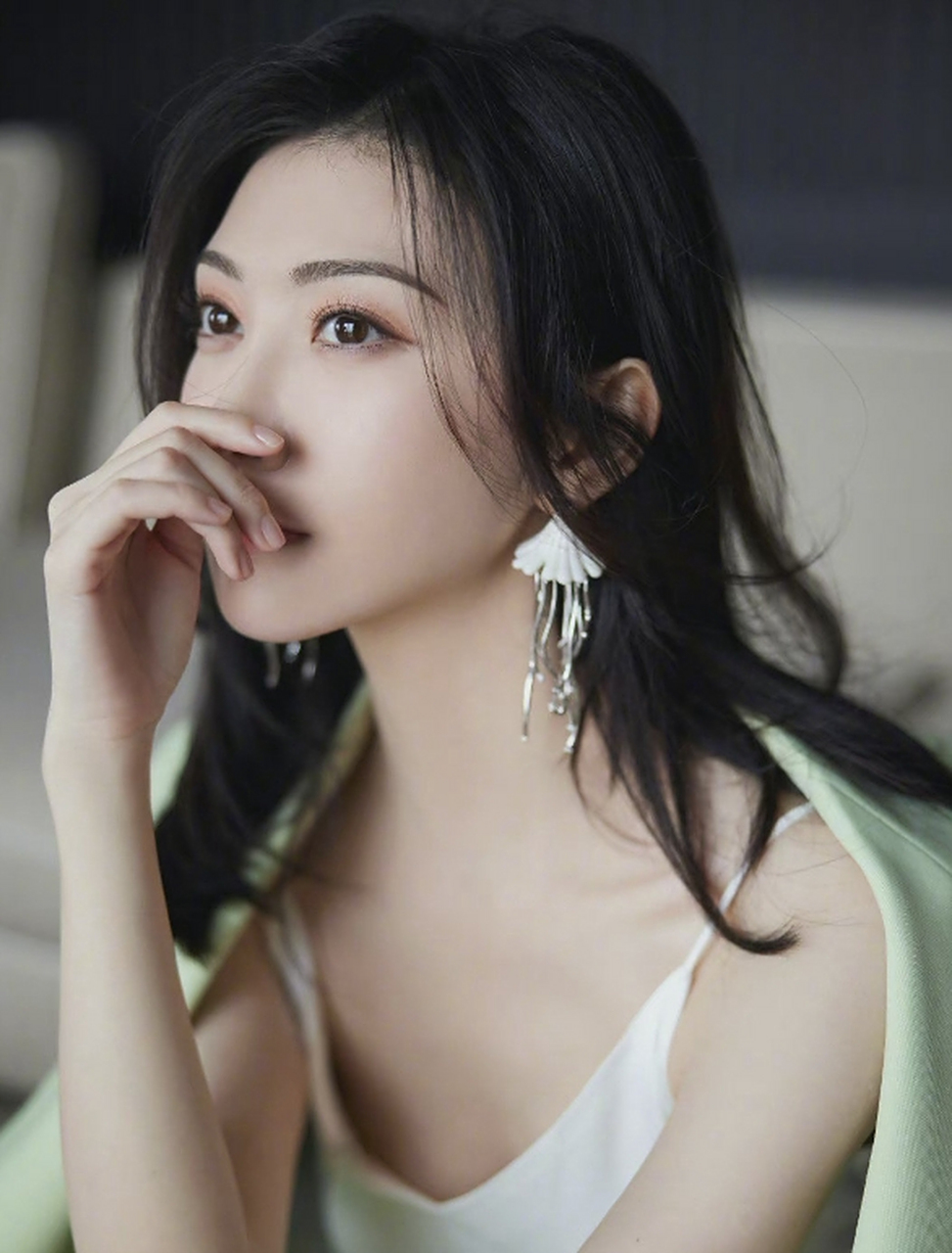 清纯甜美,妩媚端庄的#景甜# 雪肤玉貌,五官精致,身材窈窕,婀娜多姿,香