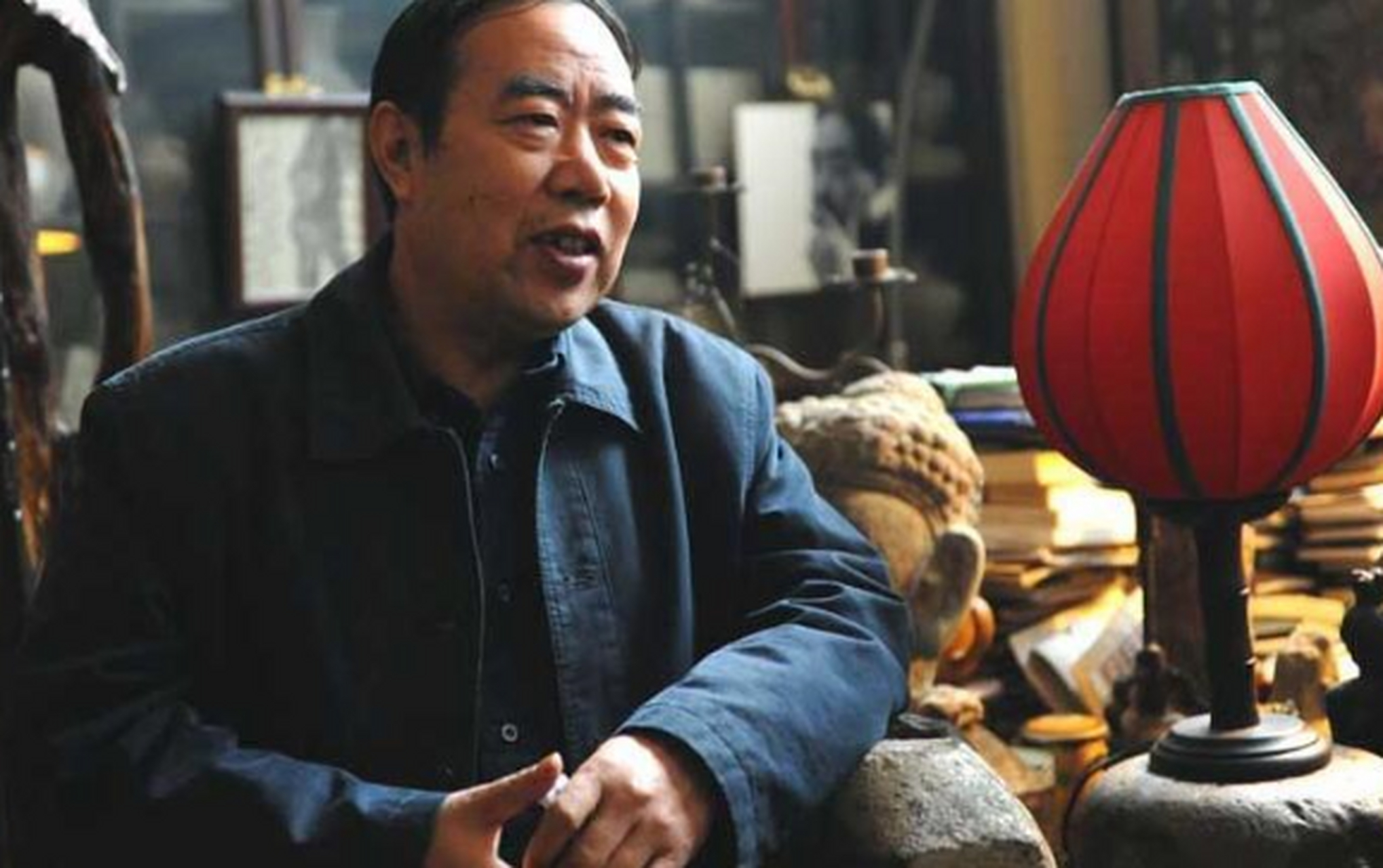 伊娃很生气,但看到是名人,也就释怀了.