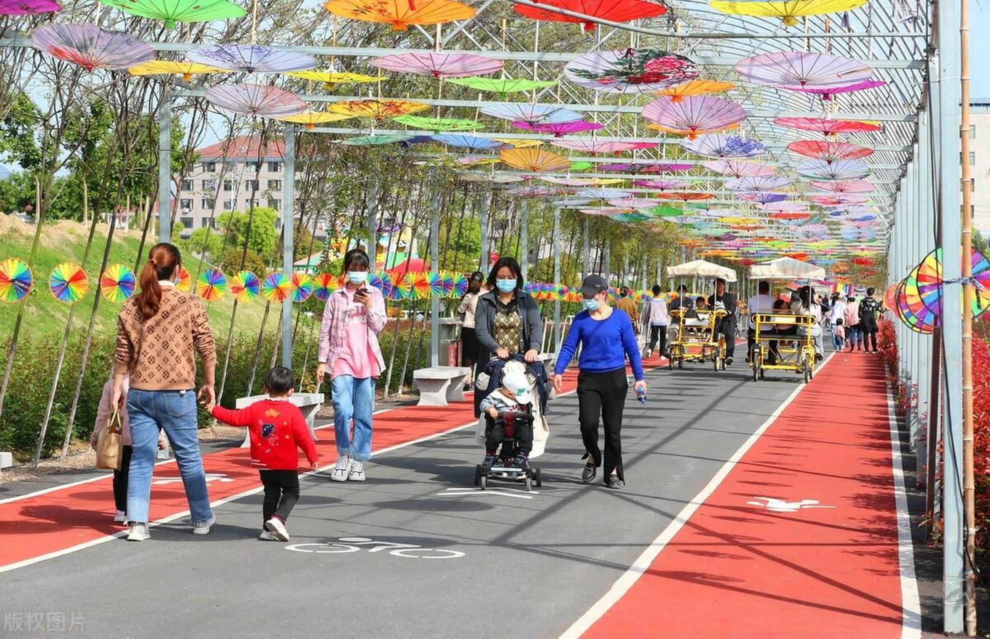 在浙江金华东阳市南马镇的花园村,距东阳城区16公里.