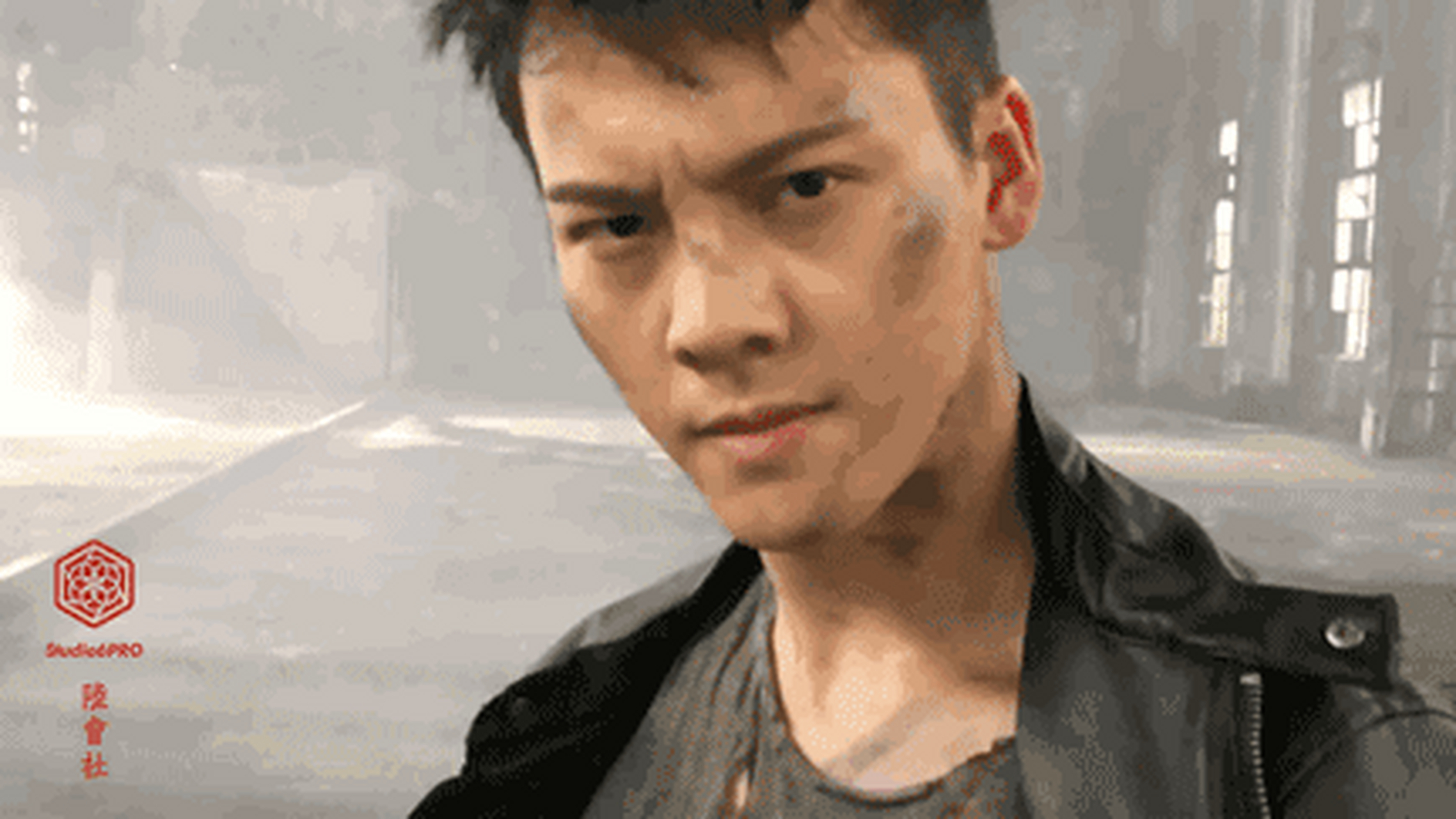 陈伟霆gif:眼睛含情,又极会运用眼神,少见的生动鲜活的男星.