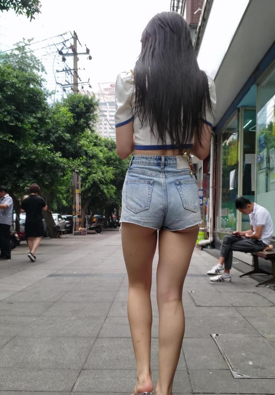 街拍热裤美女女孩超短图片