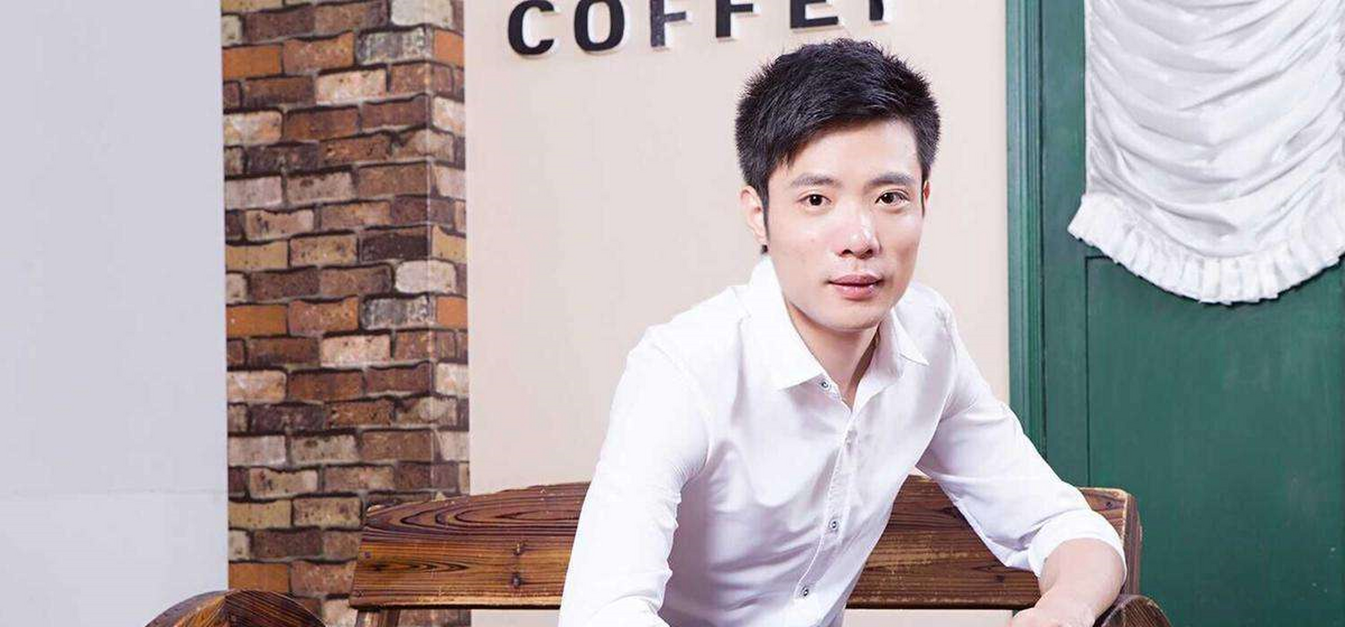 大司马,也就是我们常说的马老师,是英雄联盟的知名主播,拥有一大批