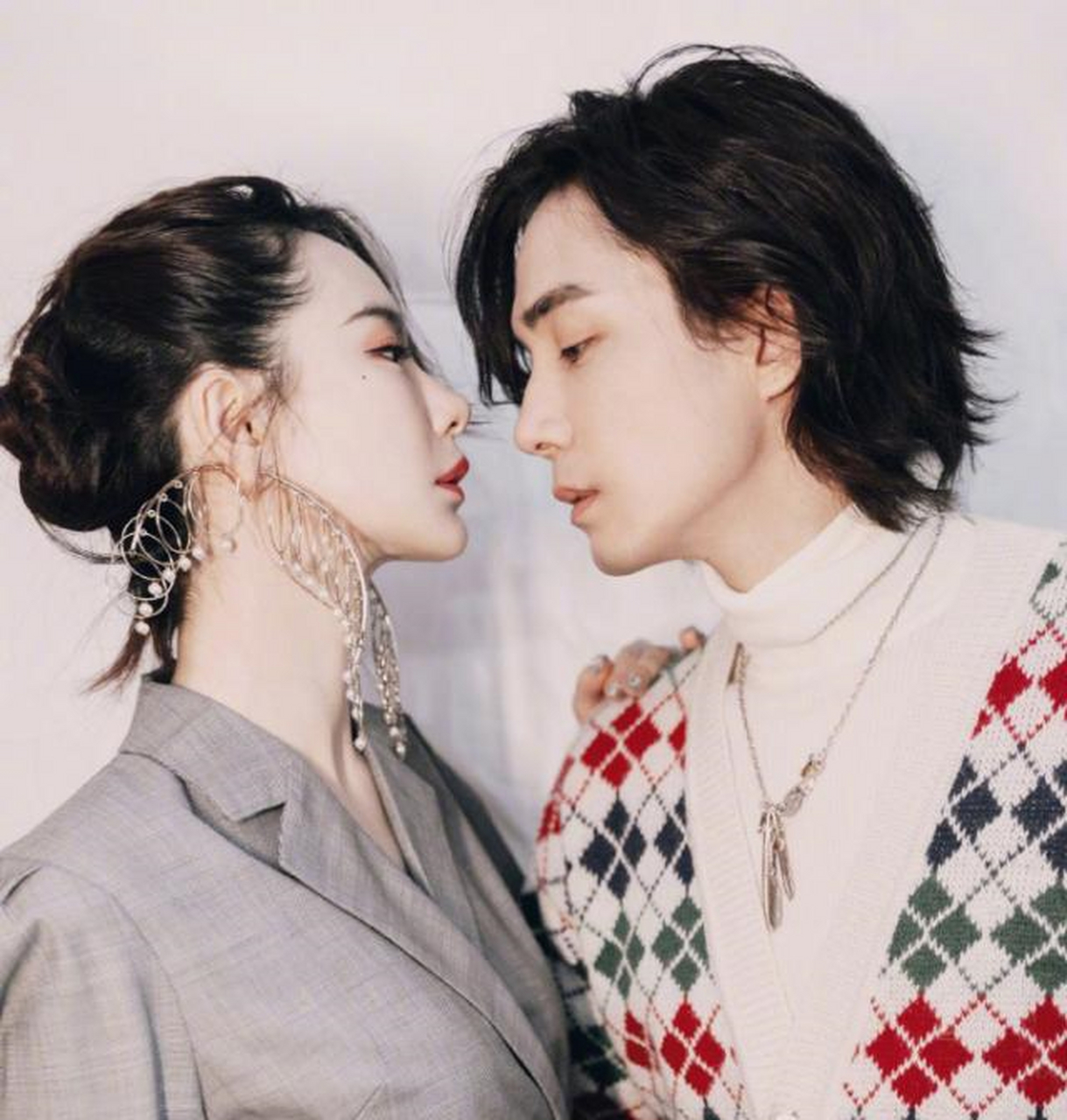 李承铉戚薇夫妇狂撒狗粮,如胶似漆,伉俪情深[女孩儿]