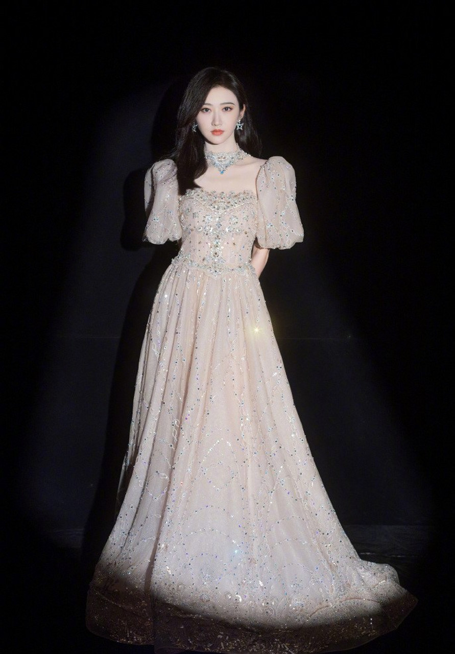 星闻#   景甜连旗袍都能驾驭,穿其他裙子只会更漂亮了! #景甜