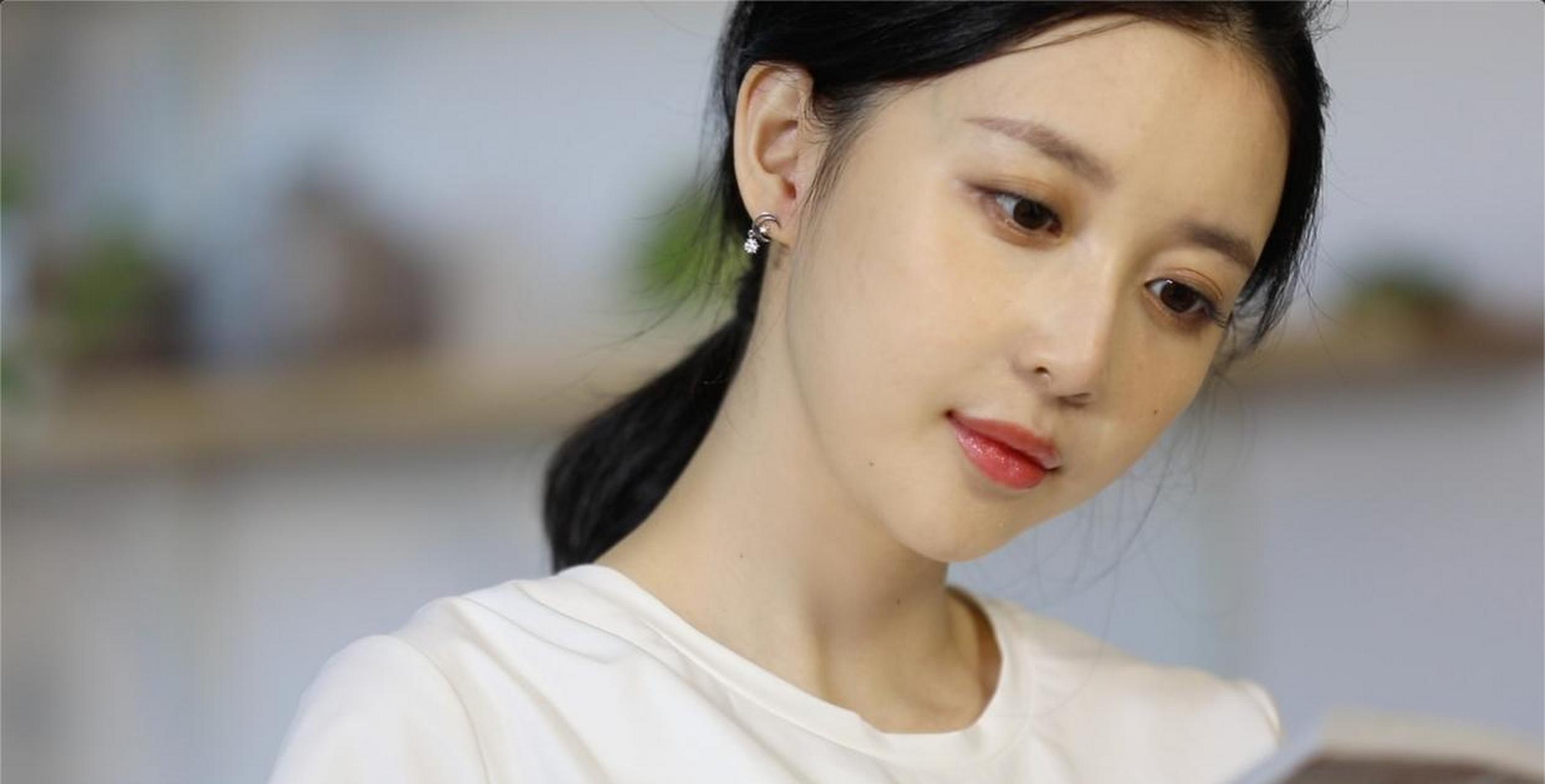 潘玮柏结婚,老婆luna宣云 是名空姐,1994年1月出生,比潘玮柏小13岁