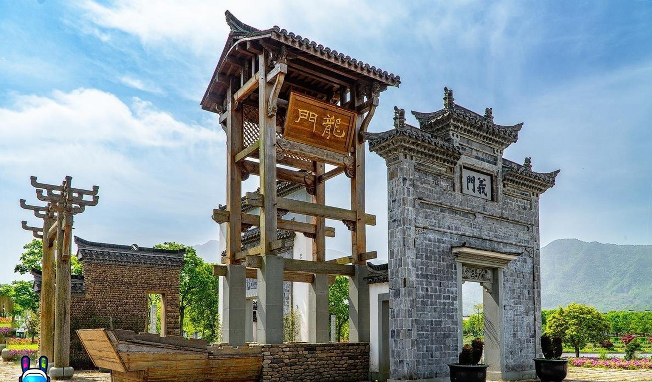 龙门古镇地处杭州富阳区富春江龙门山下,离富阳约16公里,是"富春十景"