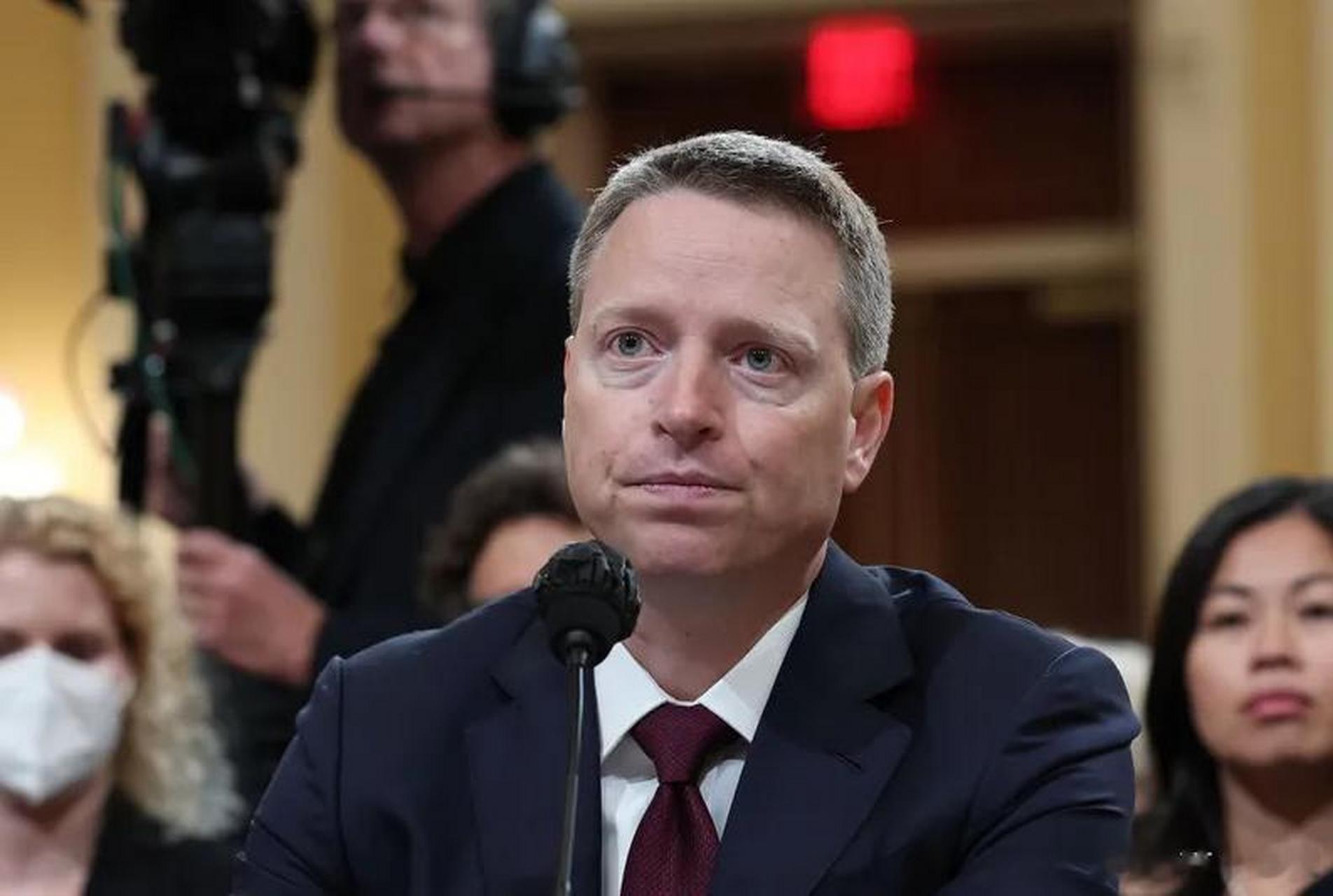 波廷杰(matt pottinger)接受该媒体专访时抱怨称"中国欺骗了西方"