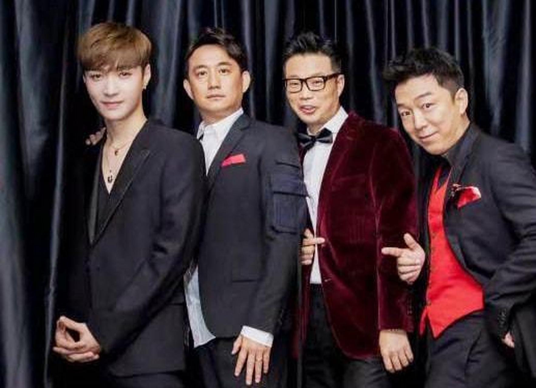 有一次聚餐,孙红雷把张艺兴拉到身边:"艺兴,黄渤,黄磊都在那边,你去