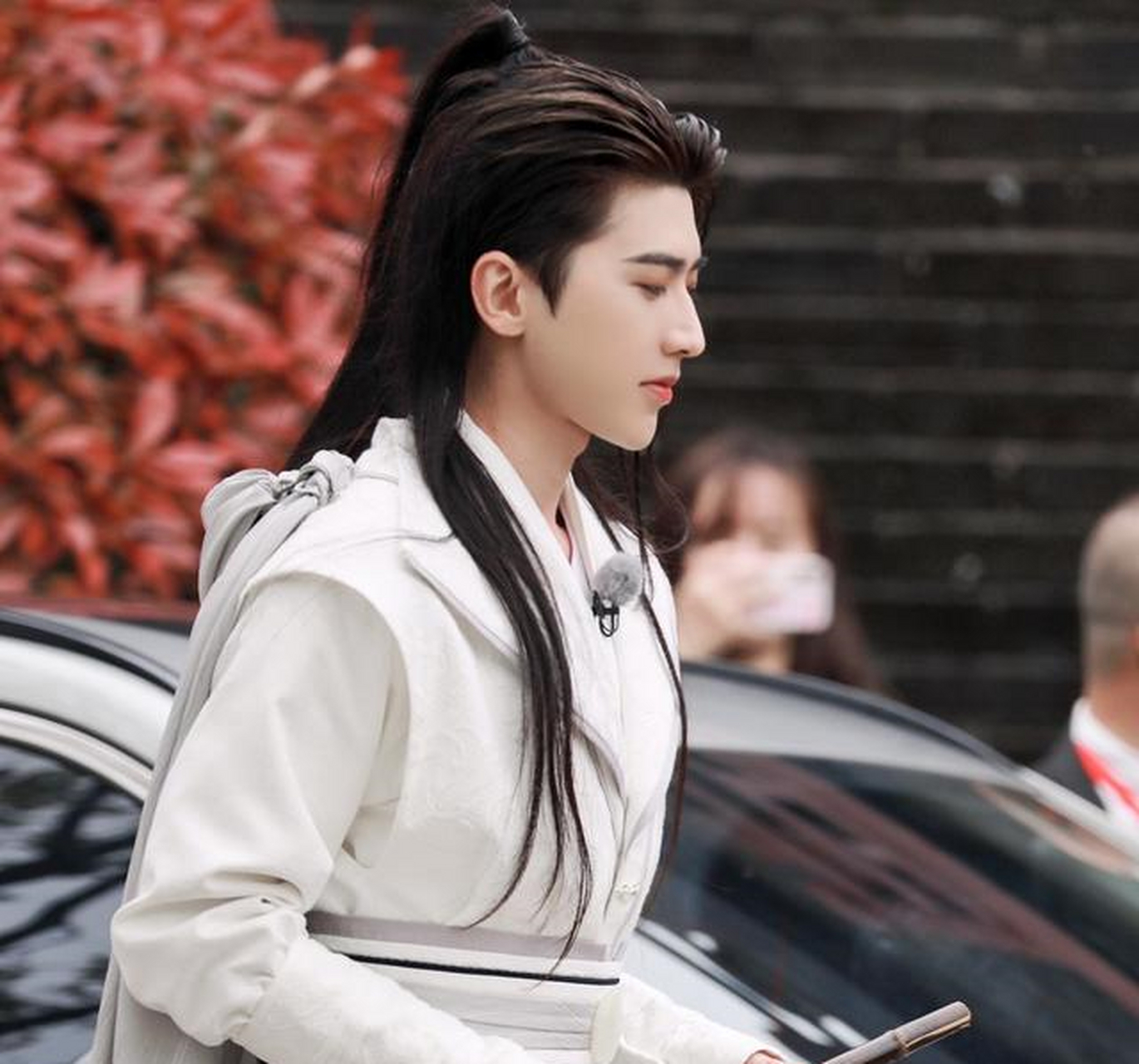 蔡徐坤古装白衣造型曝光,真的是翩翩美公子![拒绝]