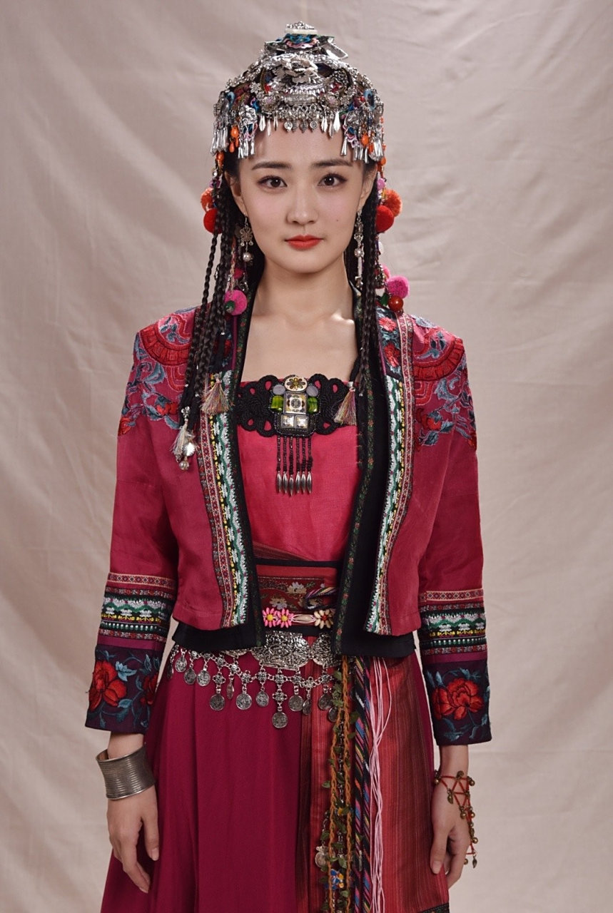 娱乐# #时尚# #明星娱乐热点# 徐璐的古装造型写真,甜美的微笑还在