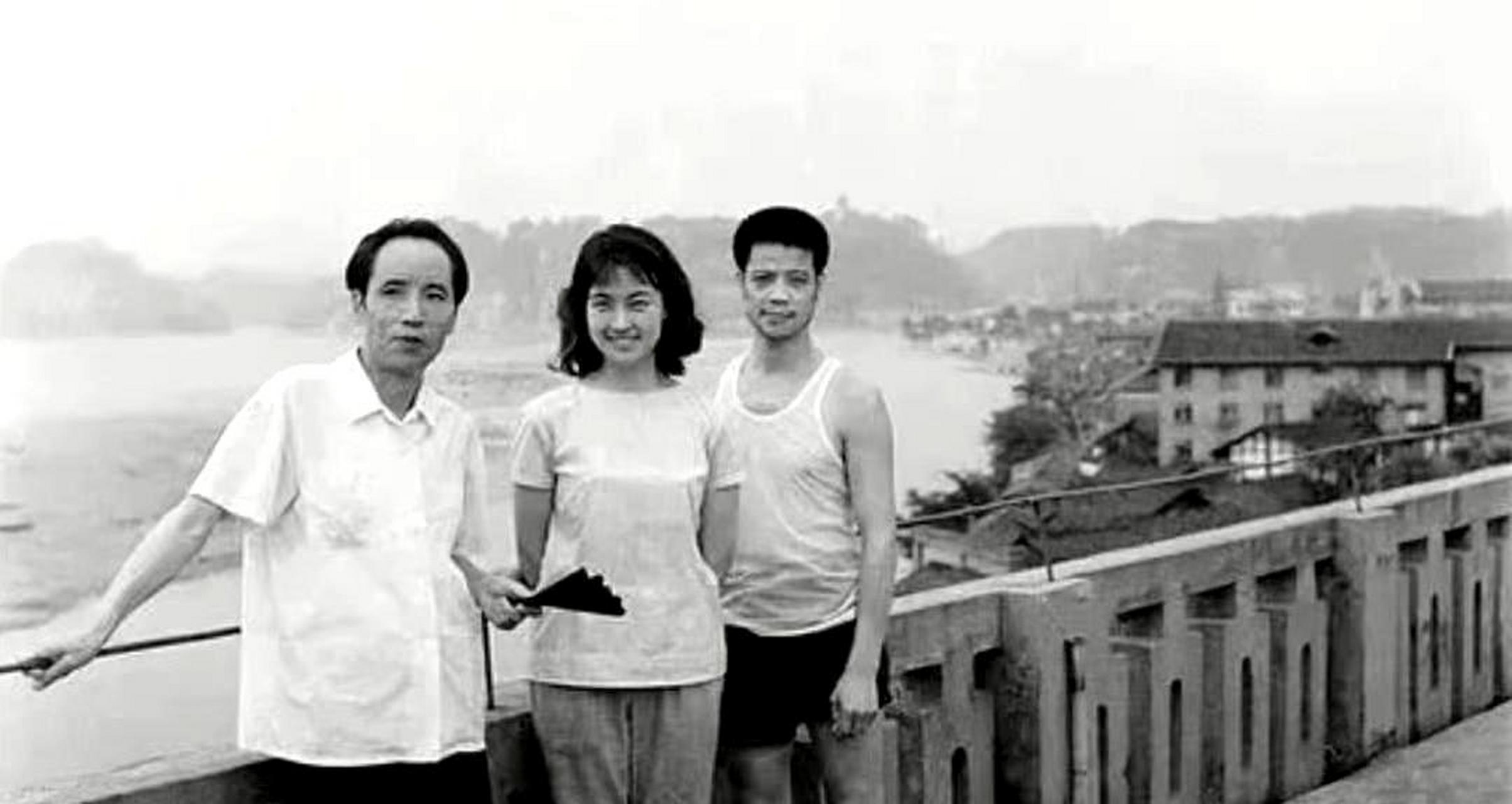 能否辨认出这张老照片中的人物?