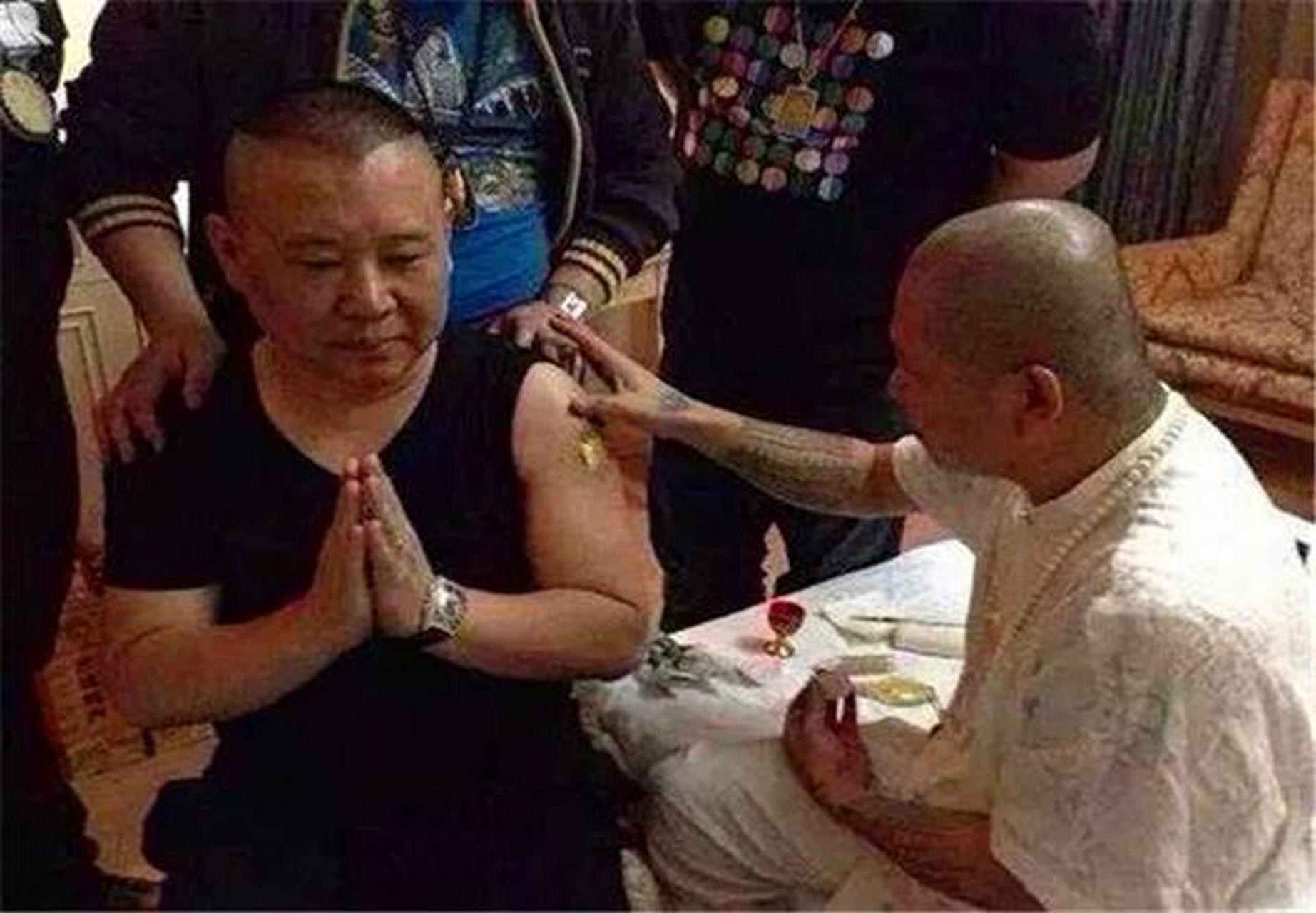 要说郭德纲的纹身还是在早年前,主要还是为了祈福所用.