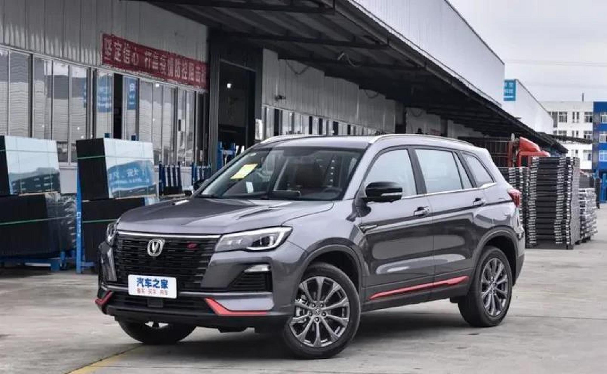 一直想买一辆长安cs 55 plus手动挡. 正好上周有车展,我去看了看.