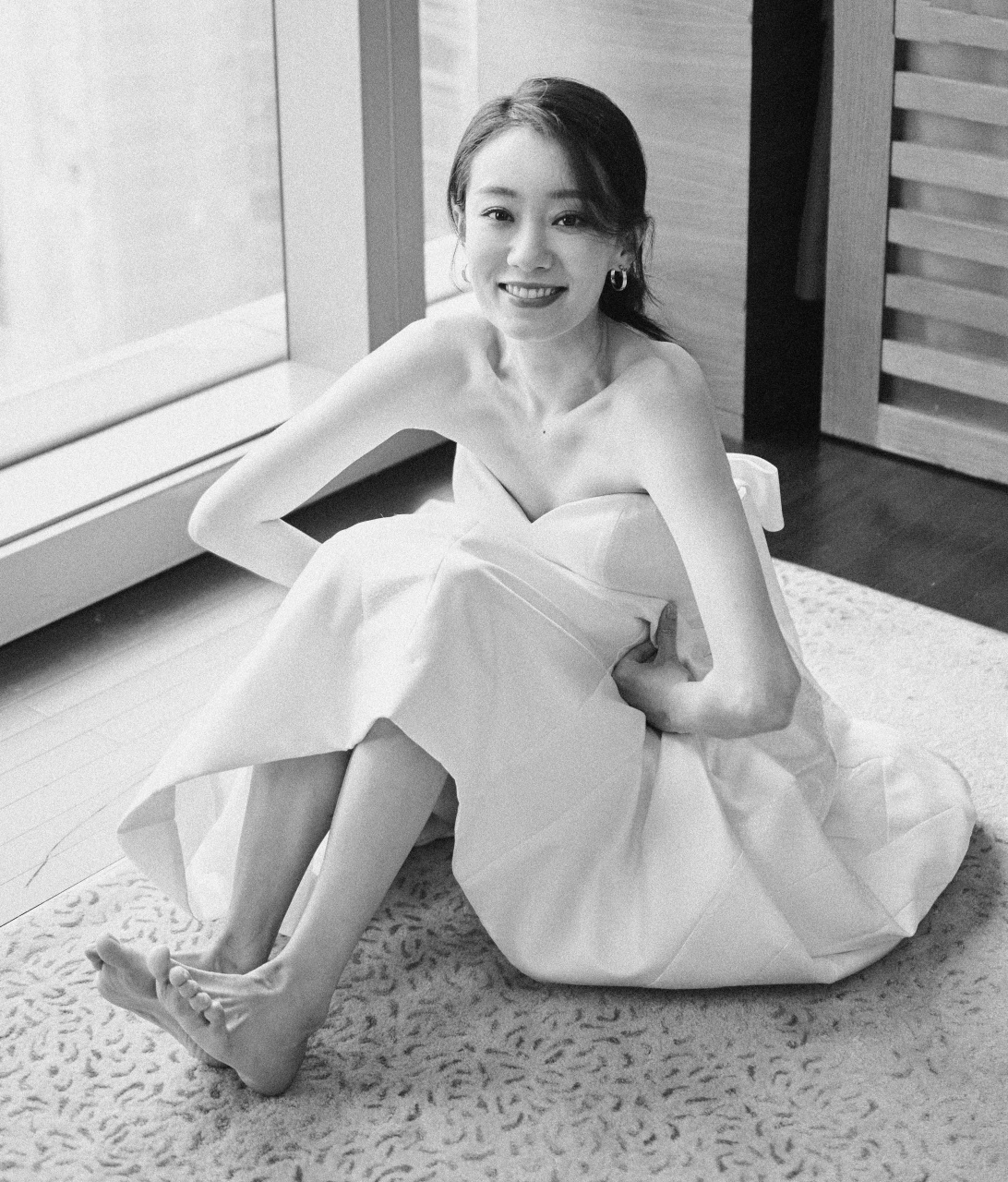 张小斐  光脚拍摄黑白美照 搞笑女中最美的[鲜花]