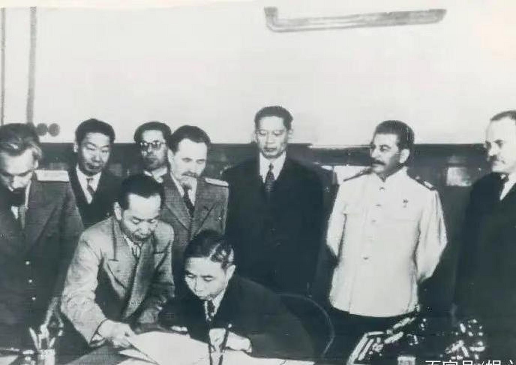 1945年10月20日,外蒙古举行全民公投,结果是98%的公民赞成外蒙古从