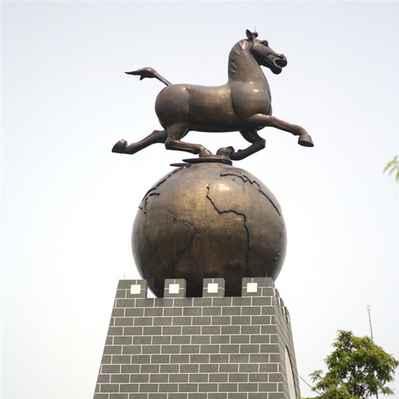 景观铜马雕塑制作 八匹铜马广场景观雕塑 铜马拉车古建筑门前工艺品