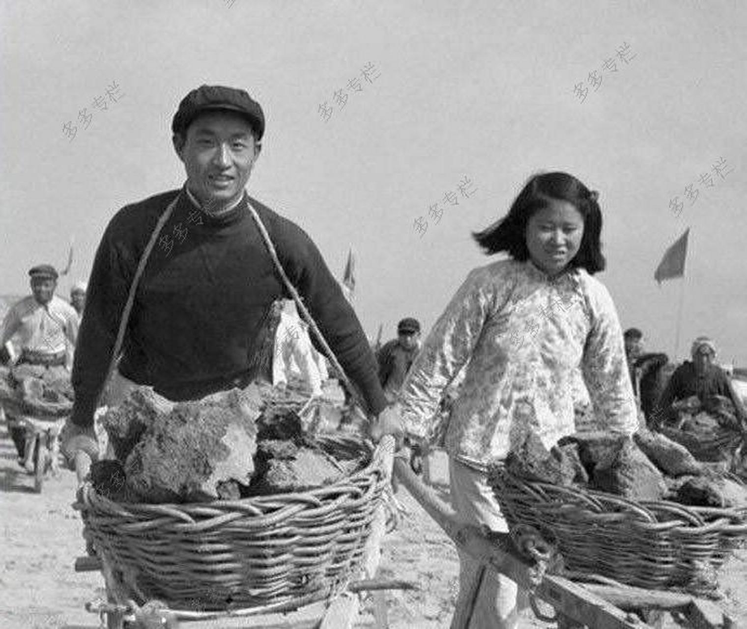 1954年12月1日,正在黑龙江北安农场干活的段德显,突然被保卫人员叫到