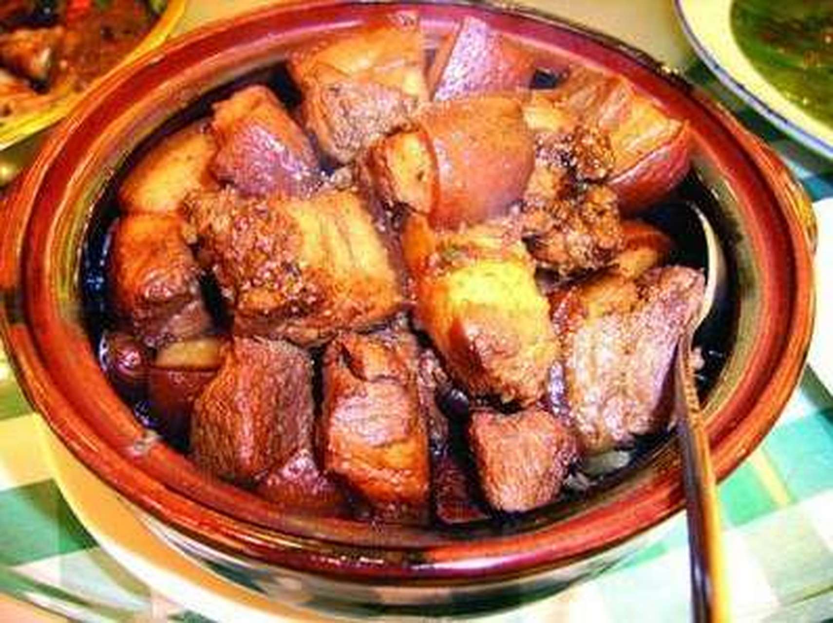 吕田炆大肉是从化历史悠久的一道名菜,它有三个特点:一是大而方正;二
