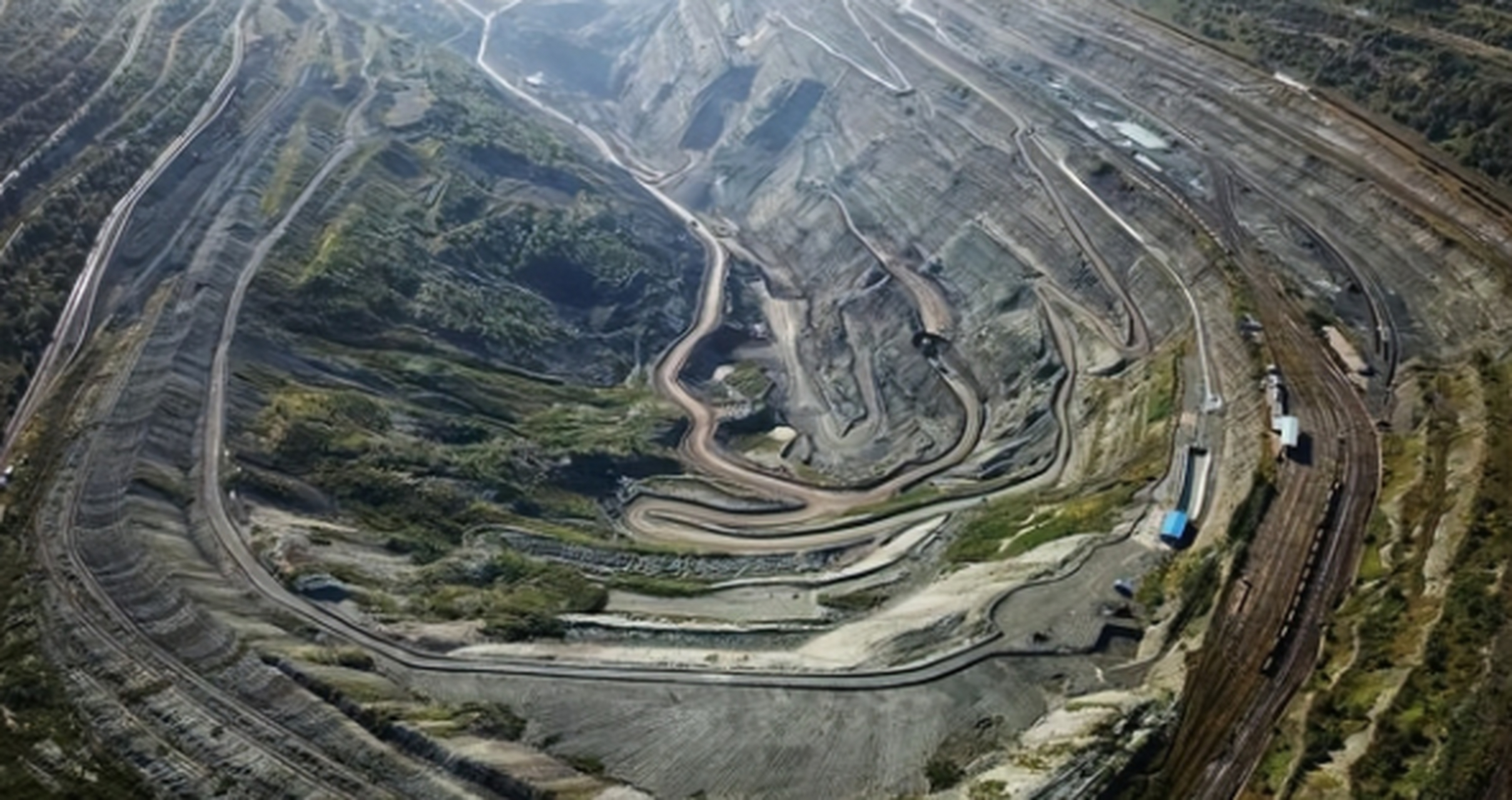 亚洲第一露天煤矿,煤层55米厚连续开采118年,现在怎样了?