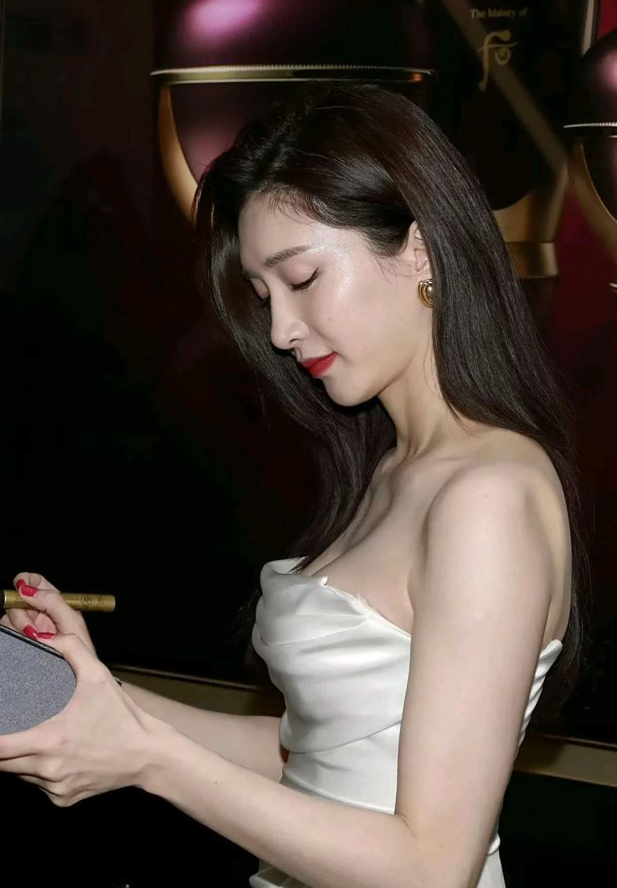 江疏影的生活照真好,从头发到脚趾[滑稽]