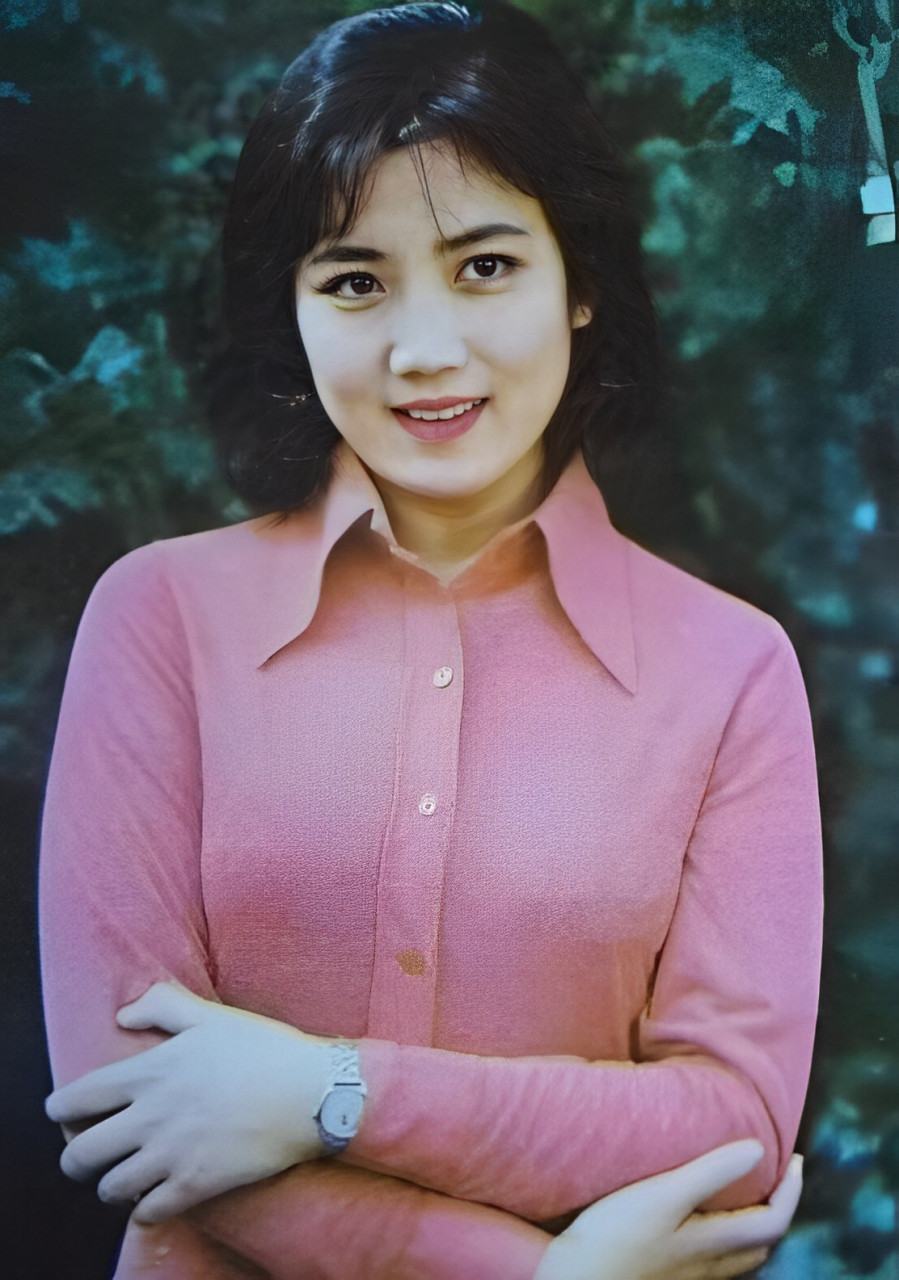 演《孔雀公主》的李秀明太美了.他旁边的奶油小生是谁?