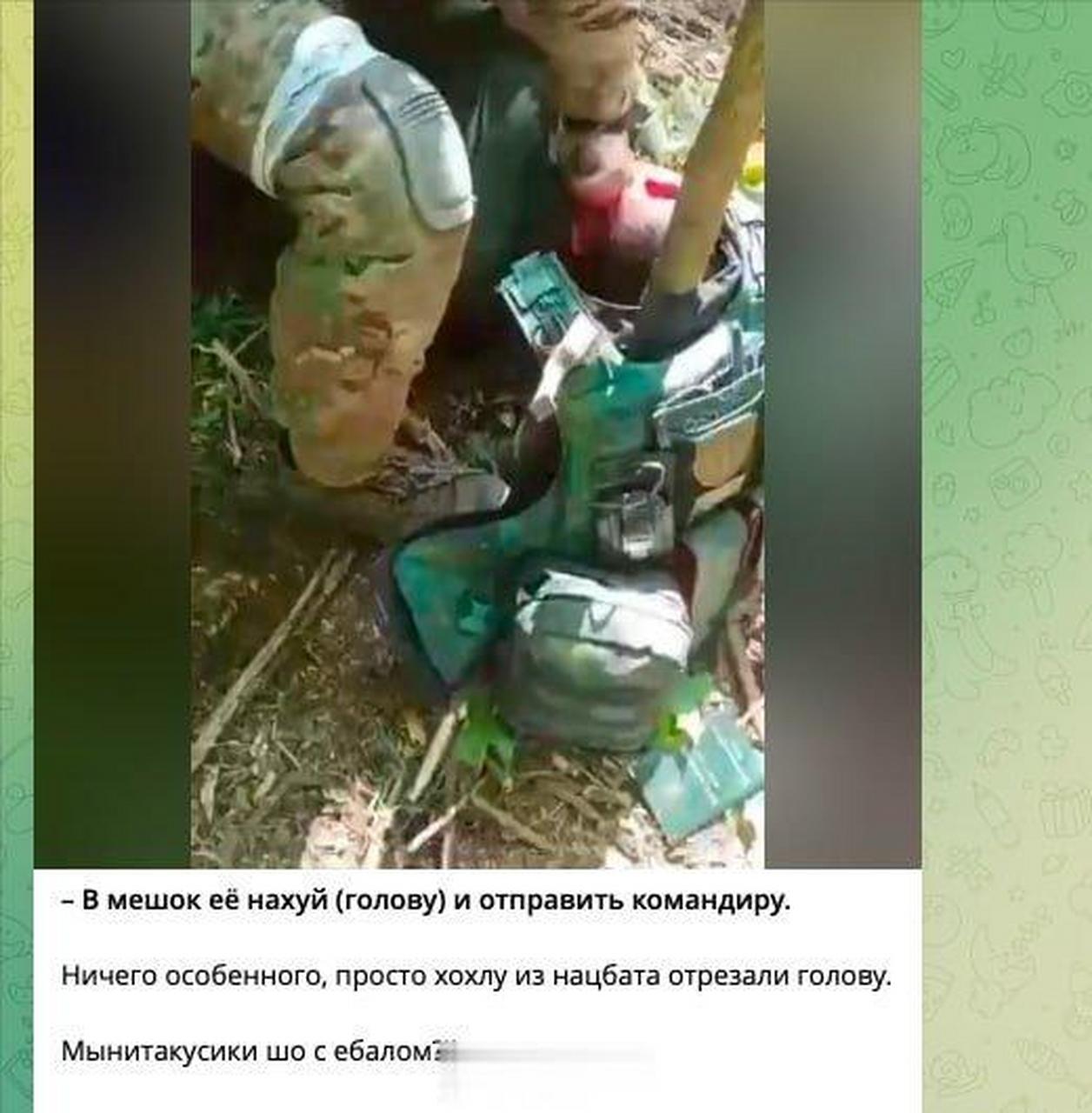 今天互联网正在传播一段视频,据称俄罗斯士兵在视频中砍下了一名被俘