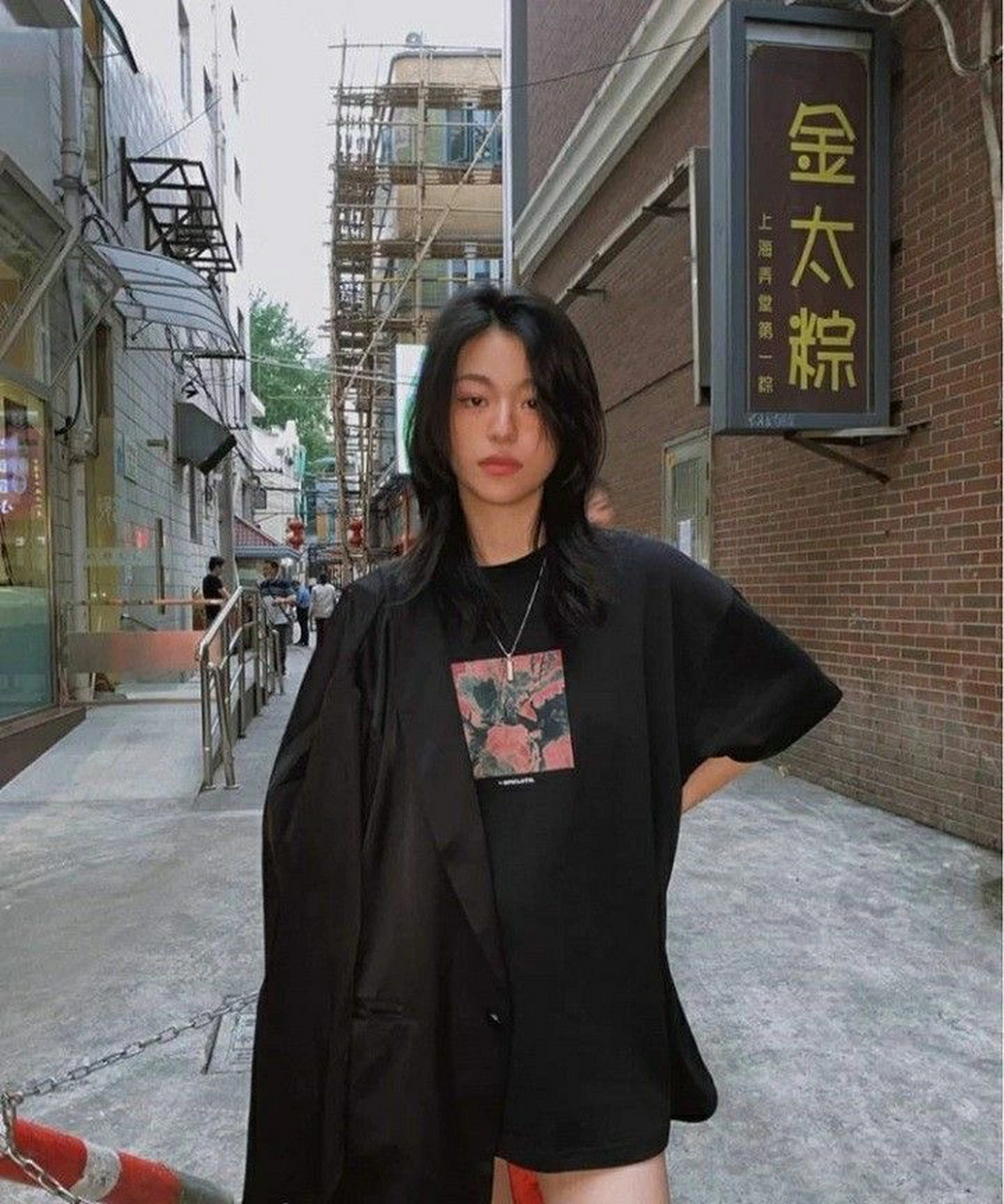 女生中长发发型分享  拽酷拽酷的女生发型,中长发都可以尝试的一款