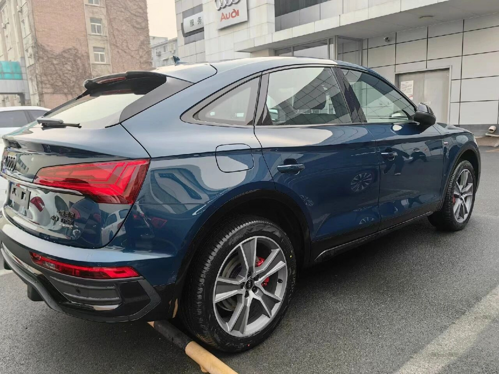 奥迪q5sportback异星蓝实车99奥迪q5sportback异星蓝实车99