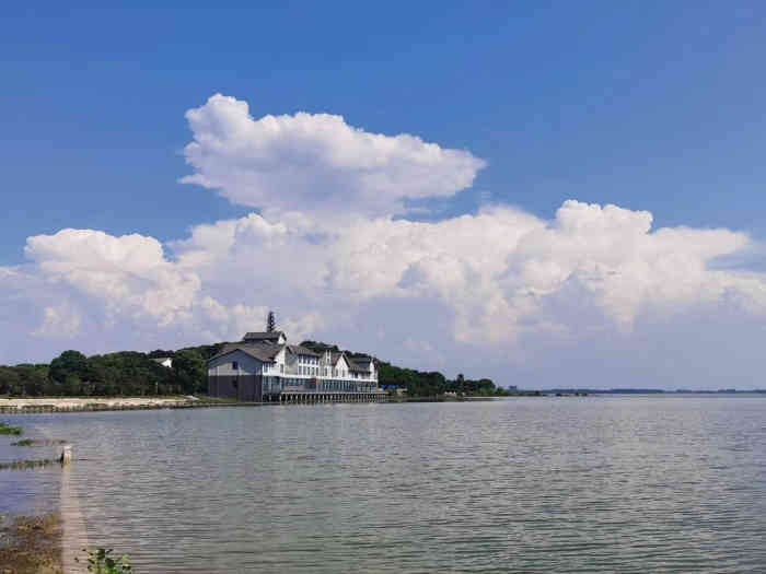 有森林公园,金水闸碑,桂子山,观音岛,梁子湖,龙泉山等等景观,让人来了