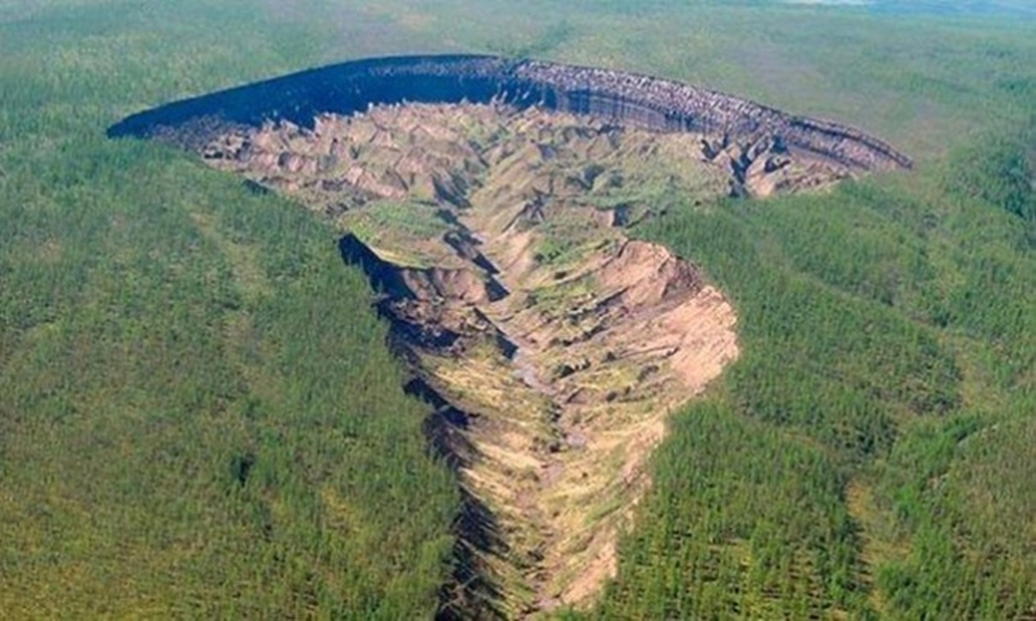 地狱之眼火山图片