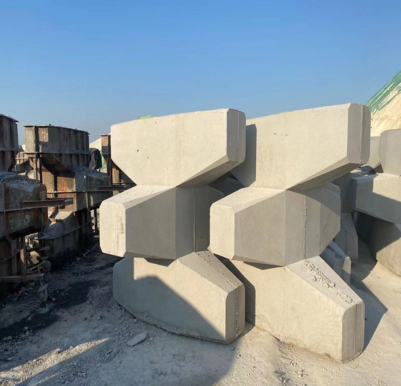 扭王字体防浪块模具# #扭王字块# 关#水泥扭王字块模具# 于#扭王字块