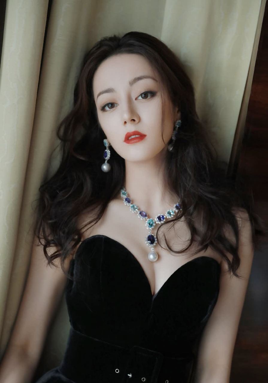 迪丽热巴高清无水印壁纸头像(16)[心]