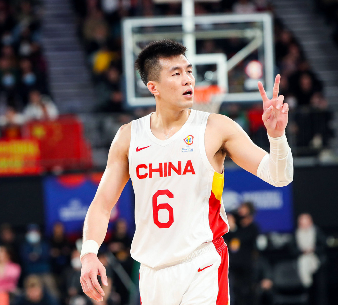 郭艾伦寄语小球员苦练投篮# 男篮世界杯,中国男篮在有归化球员李慷