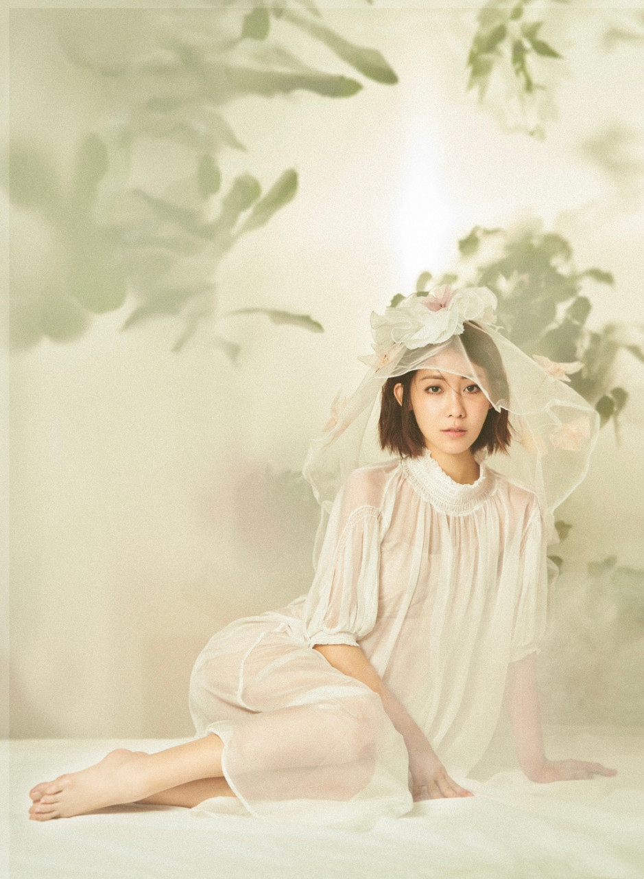 安唯绫,一袭纱裙,飘逸,唯美,轻盈.