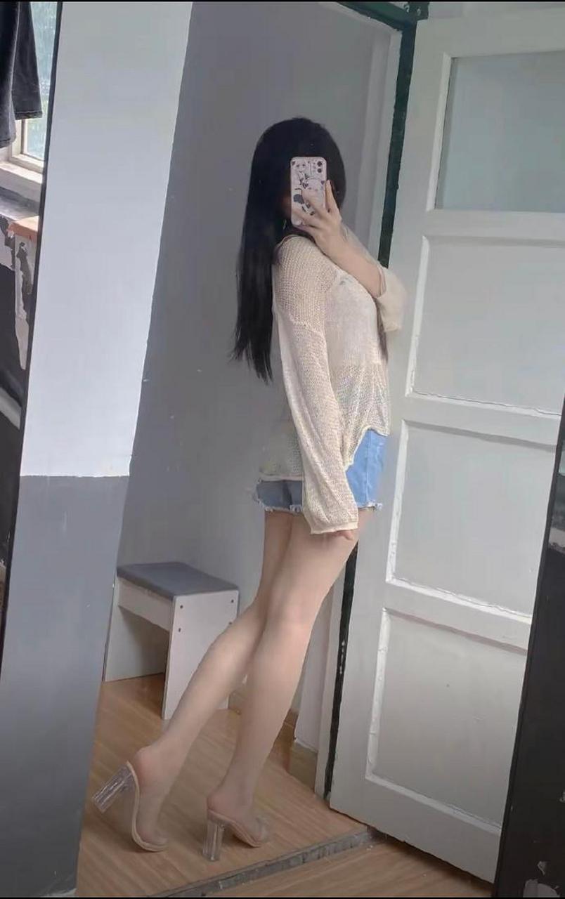 引领潮流,丝袜配凉拖