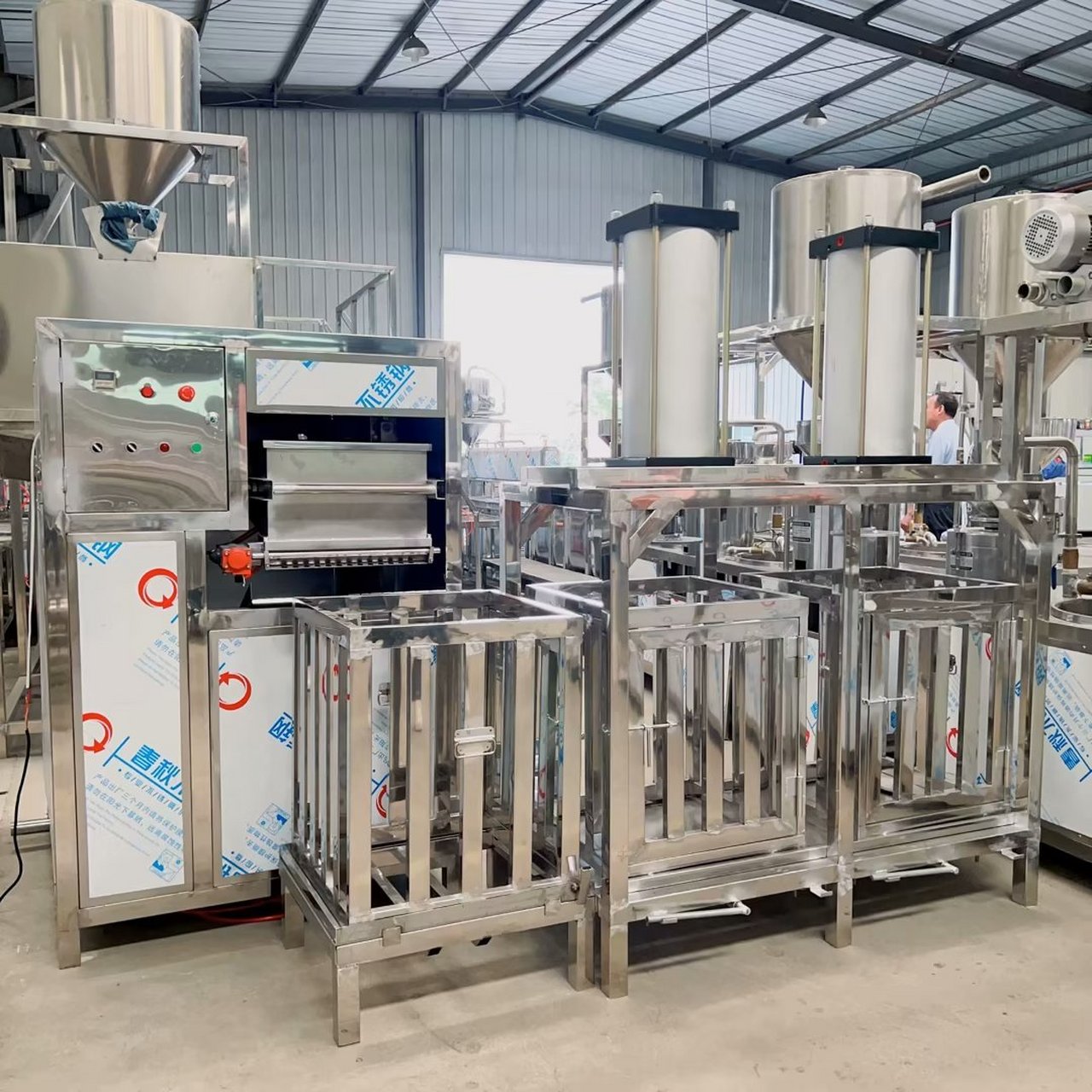 全自动豆干机# 豆干机设备  豆腐干机器生产特点: 1,身短,一体化