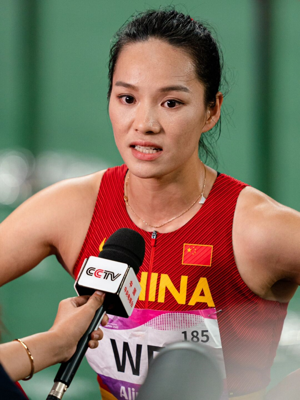 女子100米 韦永丽  韦永丽已经31岁啦,是2014年仁川亚运会的女子100米