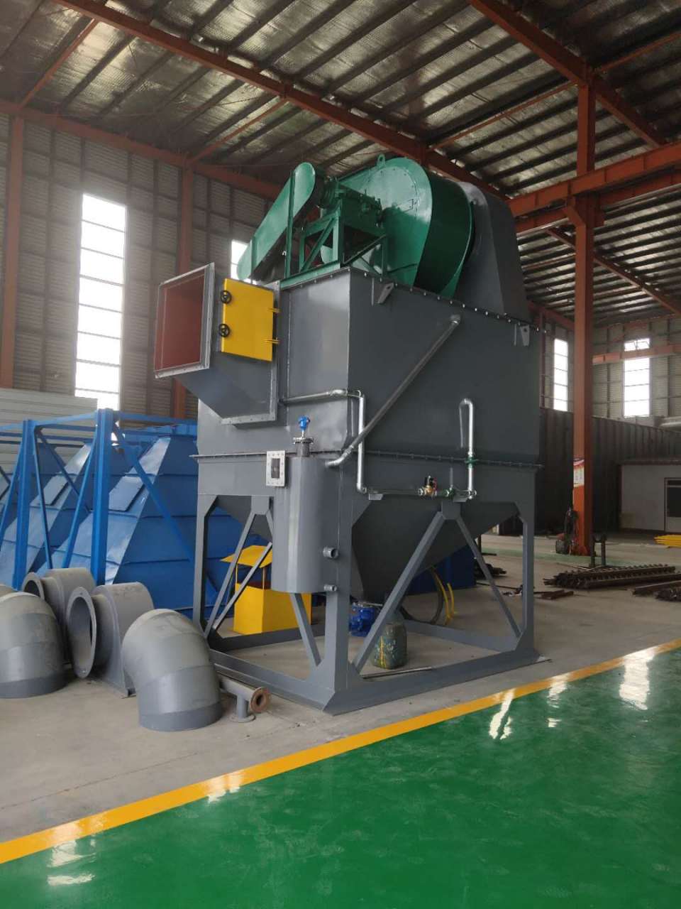 锅炉除尘器是利用静电作用的原理捕集粉尘的设备,与其他除尘器相比,它