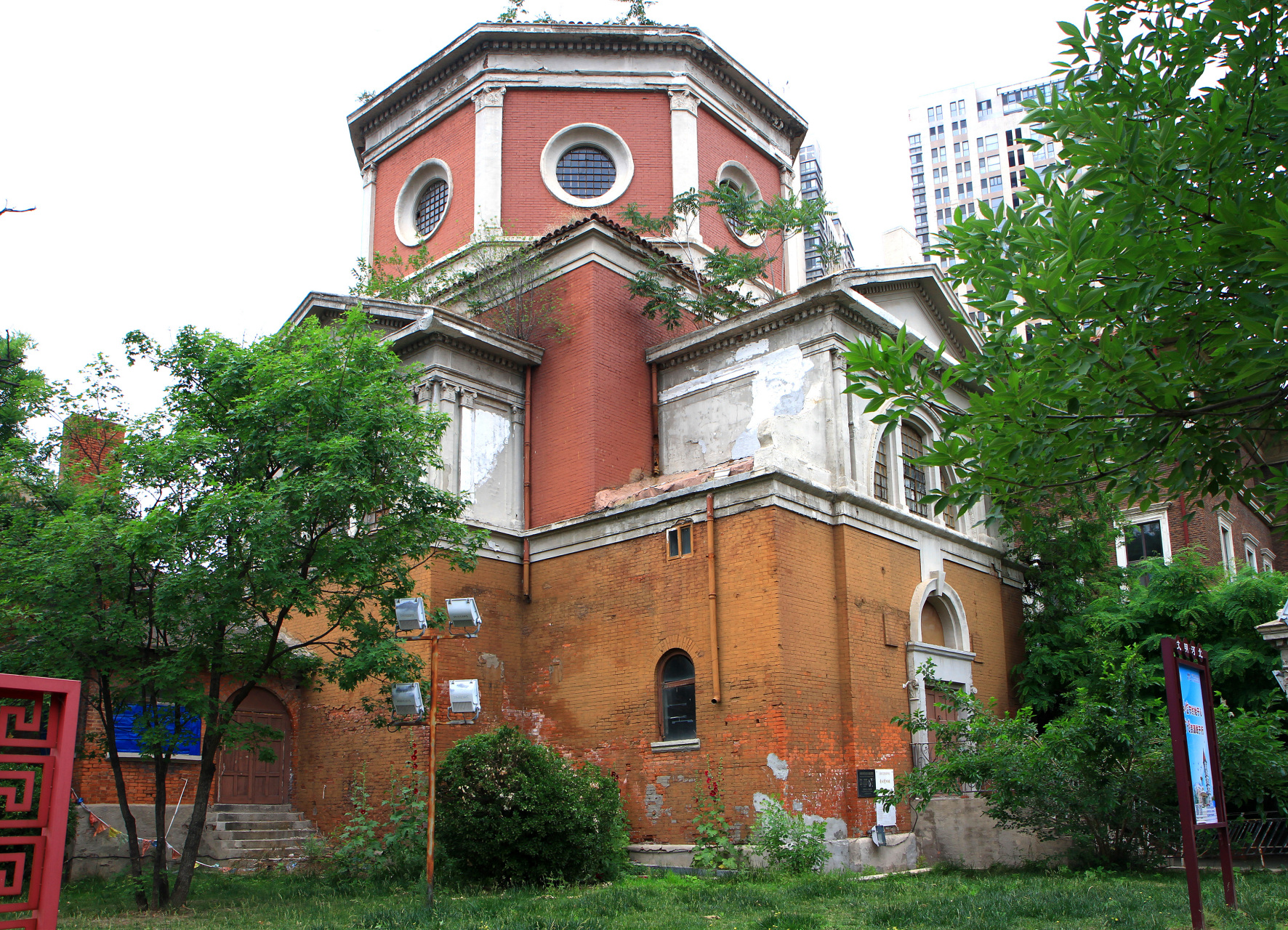 圣心堂旧址,位于天津市河北区建国道25号,建于1922年.